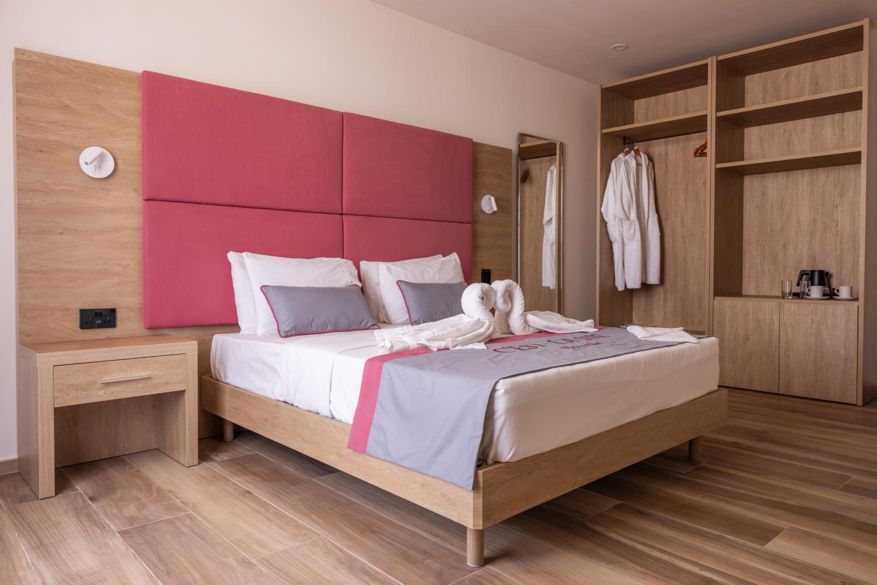 Large Double Room - Photo 2