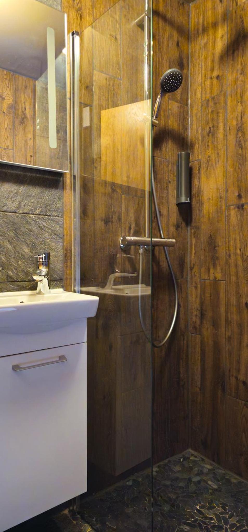 Private Quadruple Room with Shared Bathroom photo 3