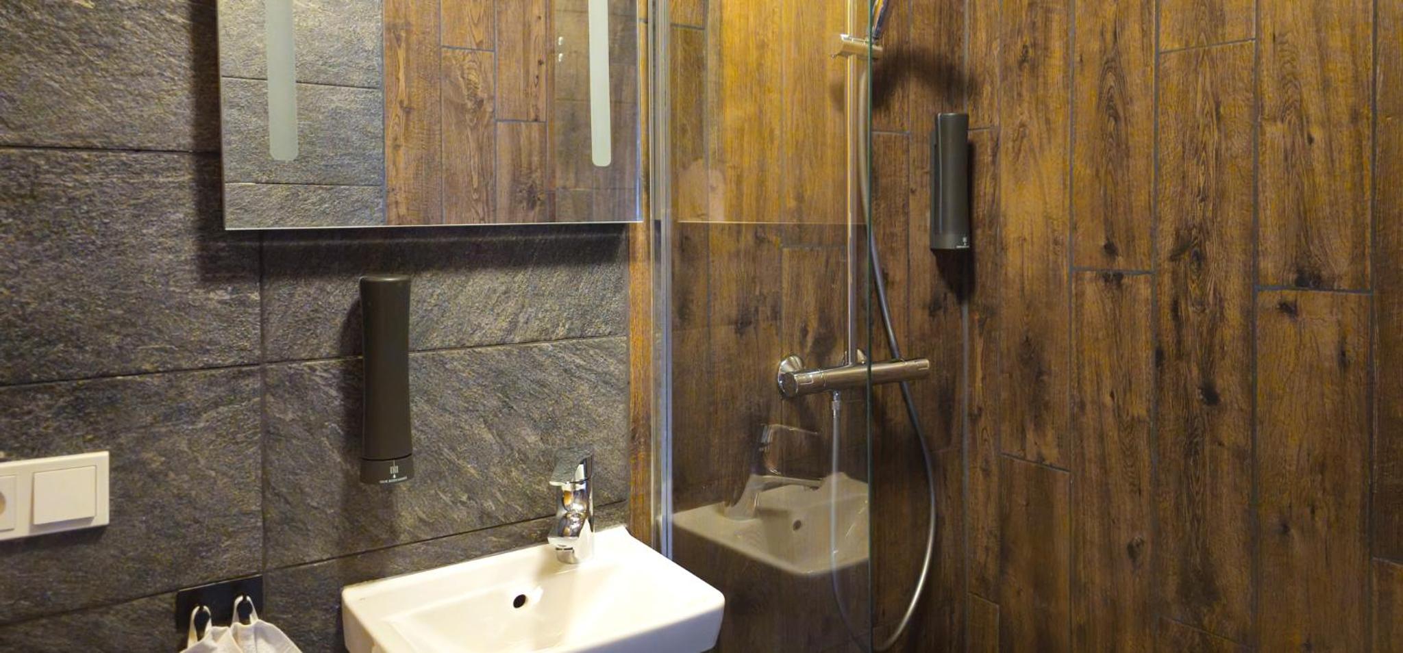 Private Single Room with Shared Bathroom photo 3