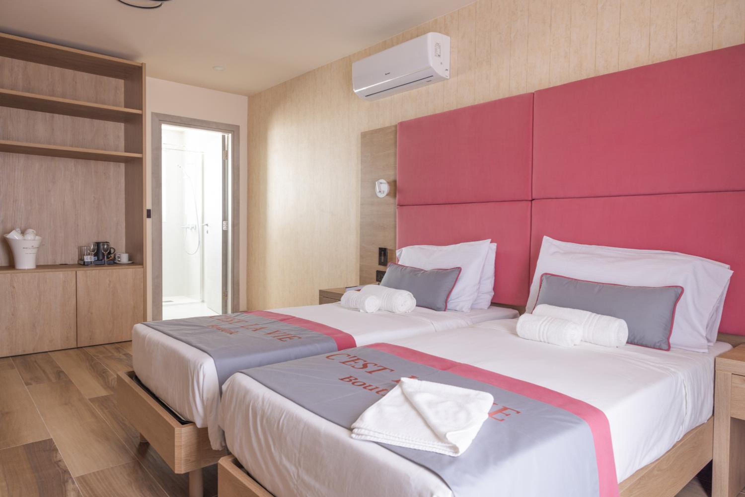 Superior Deluxe Double or Twin Room  - Photo 6