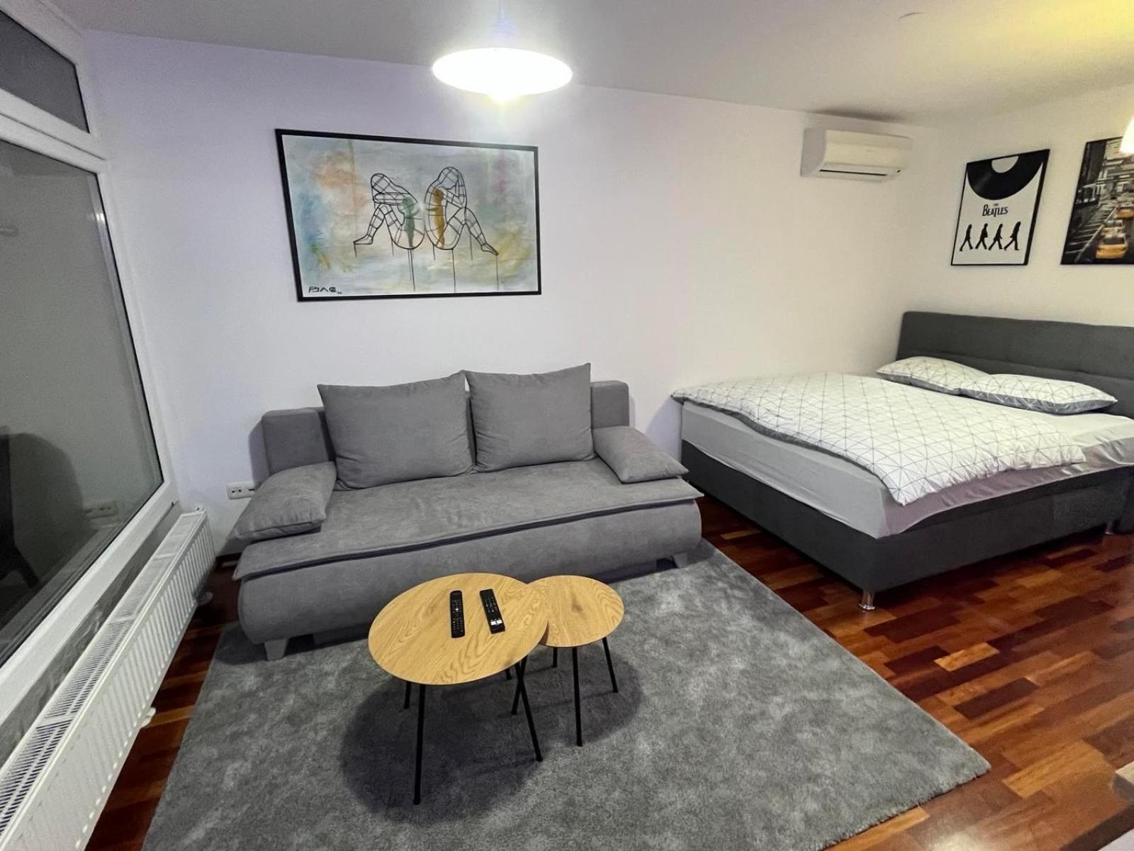 One-Bedroom Apartment photo 2