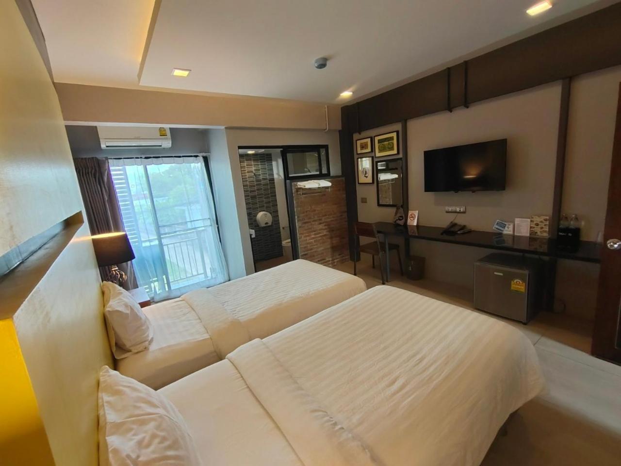 Standard Twin Room photo 2