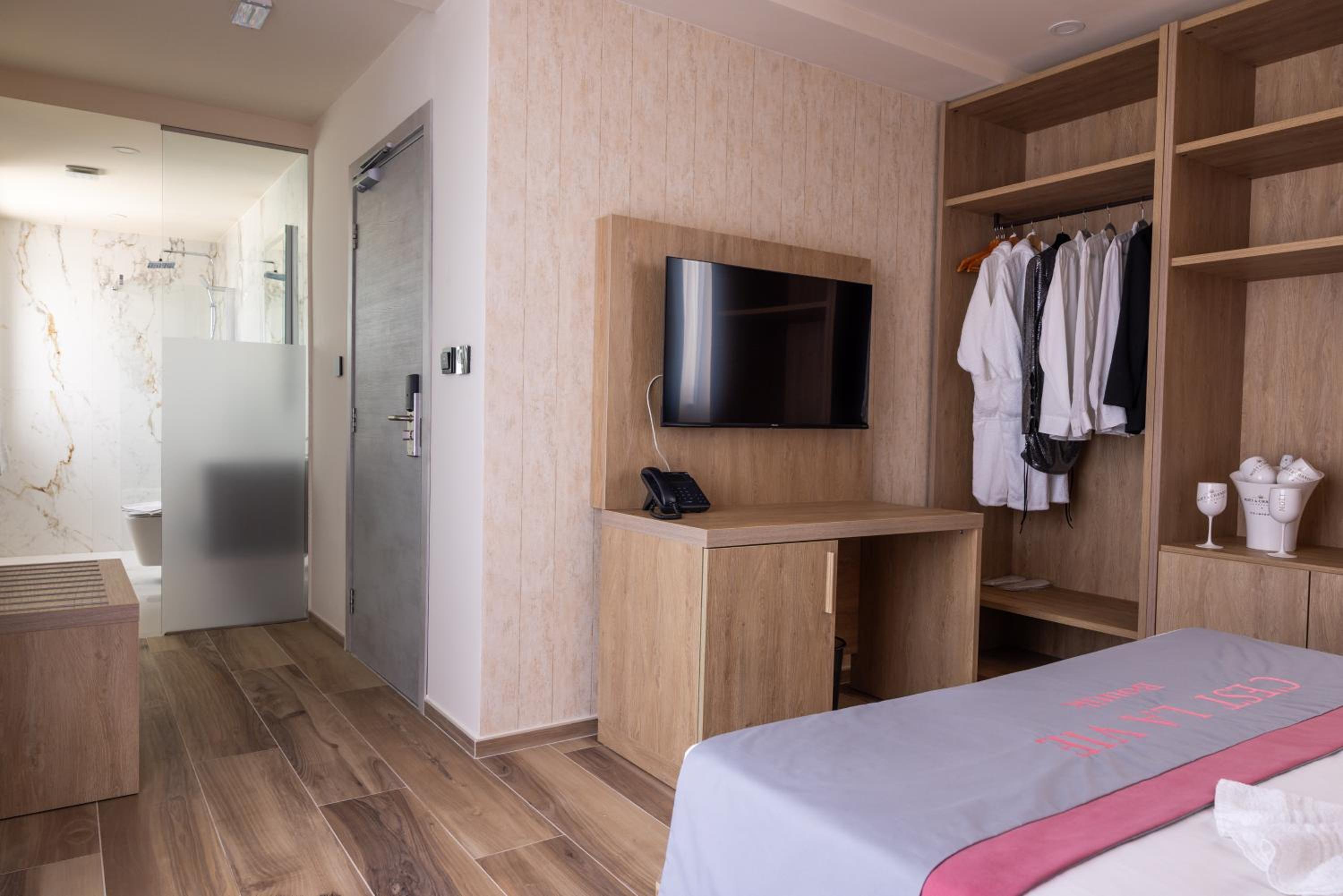 Double Room with Terrace - Photo 11