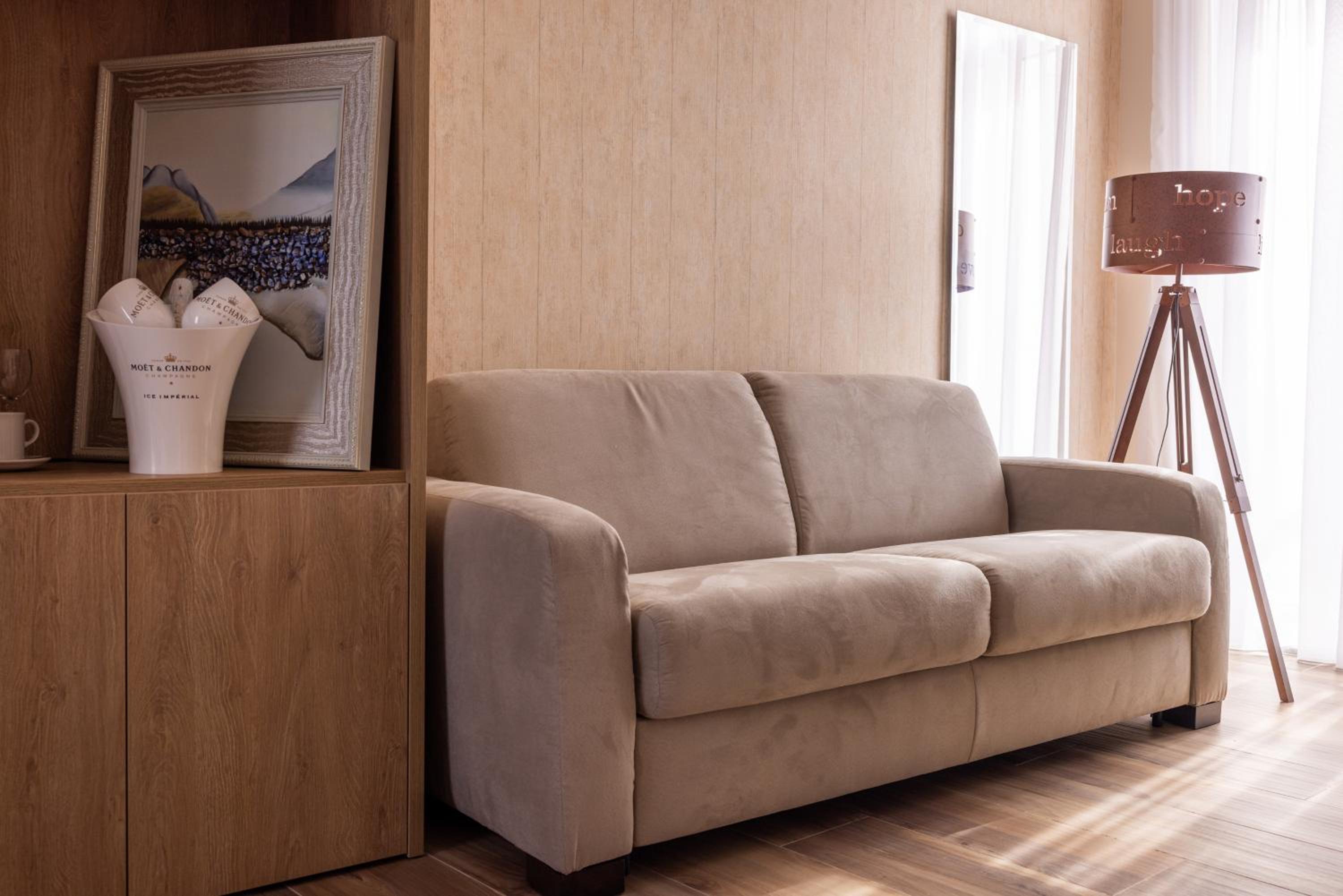 Family Room with Terrace - Photo 9