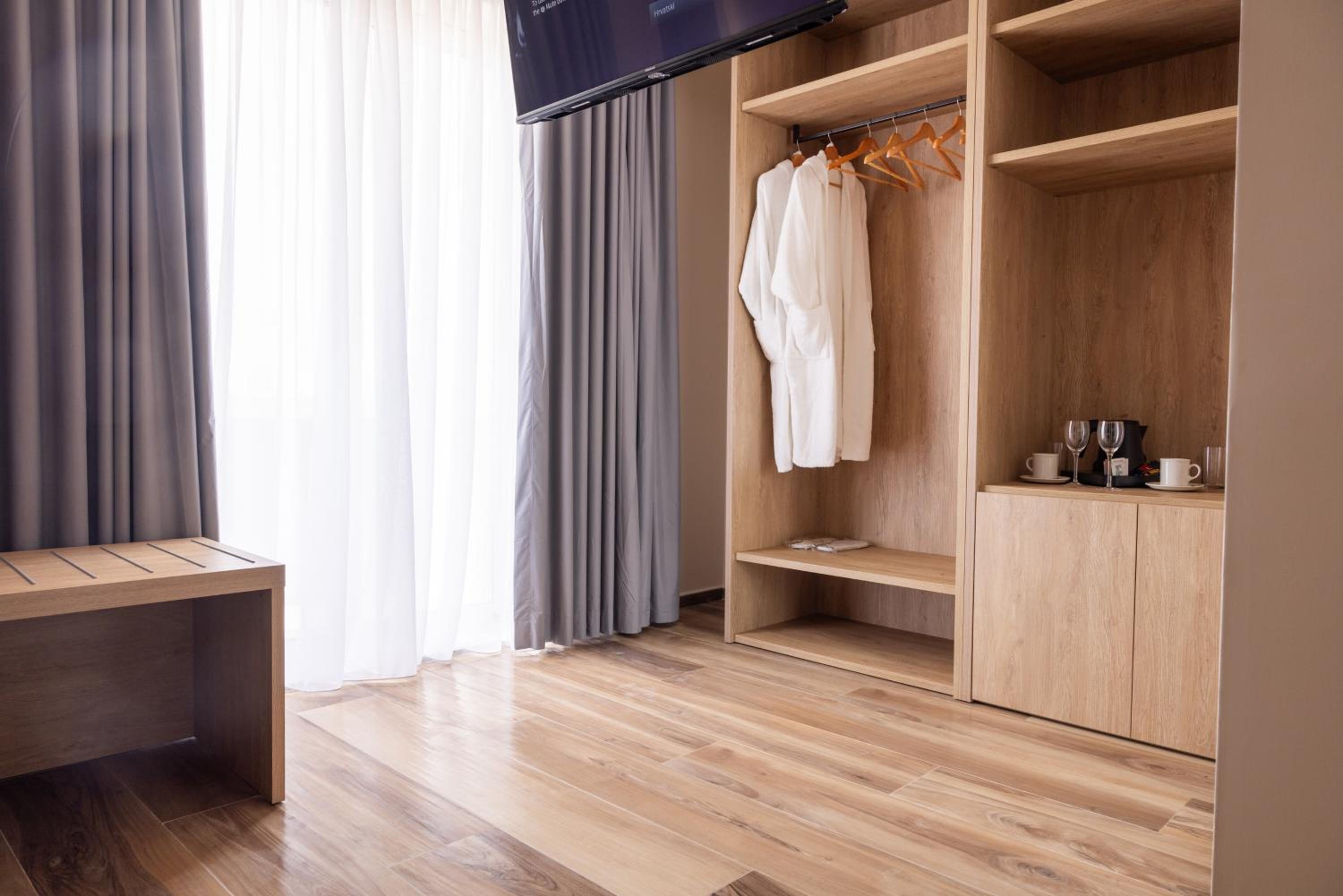 Superior Double Room - Photo 3