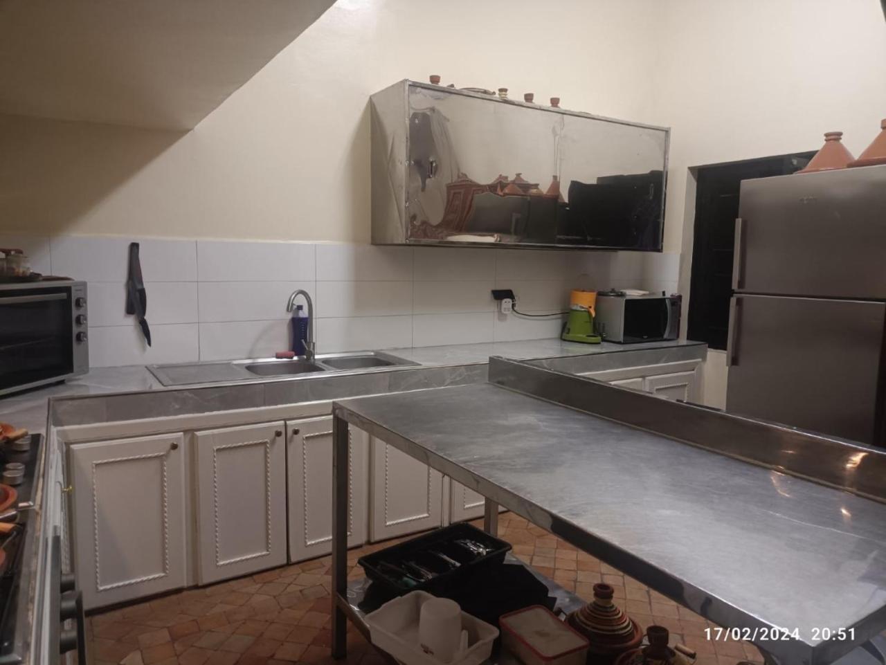 Five-Bedroom House - Photo 52