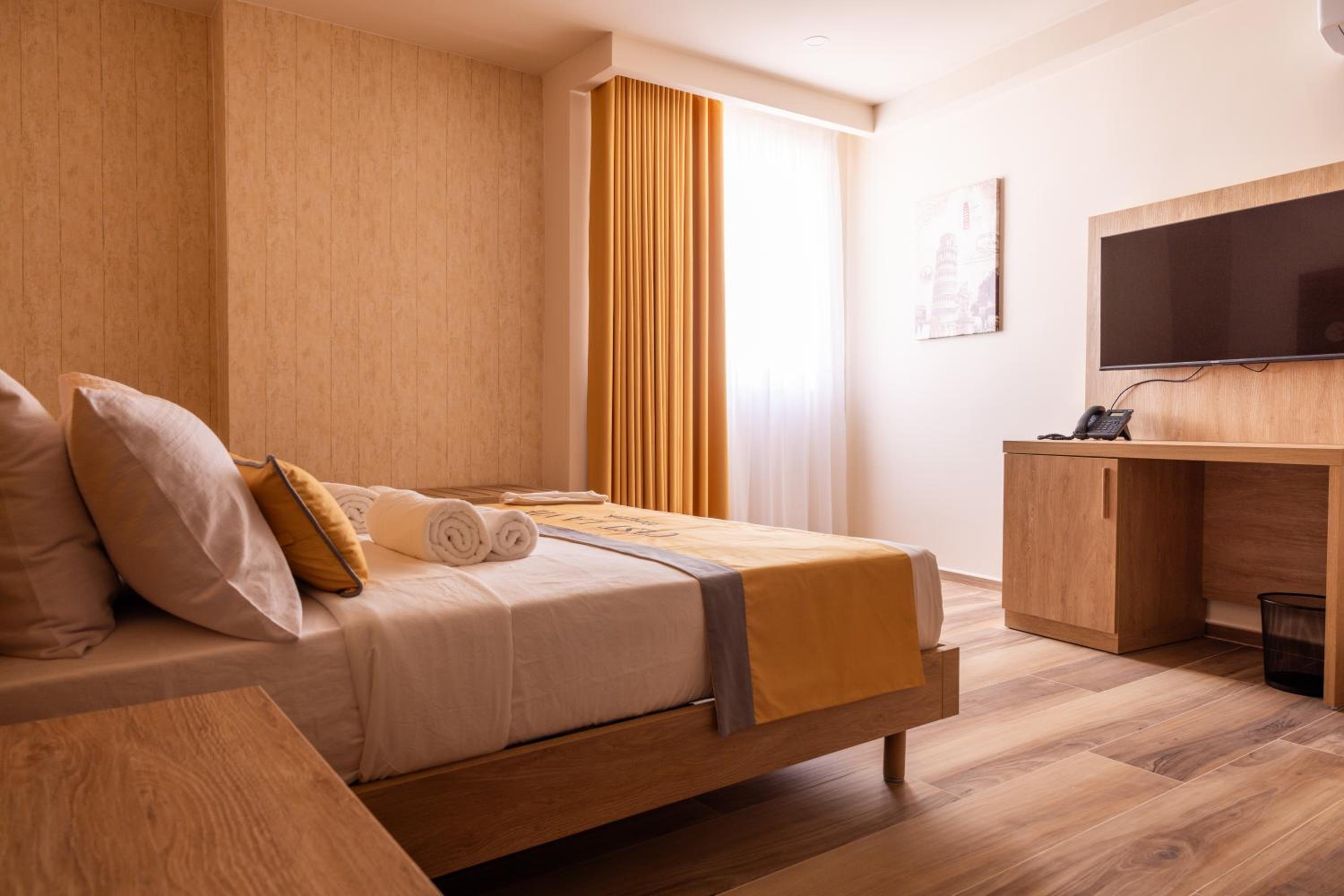 Standard Double Room - Photo 10