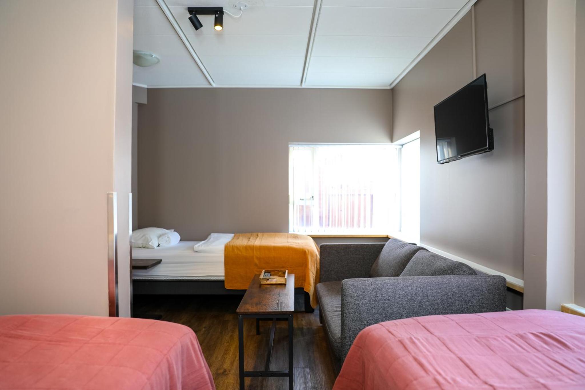 Private Triple Room with Shared Bathroom photo 3