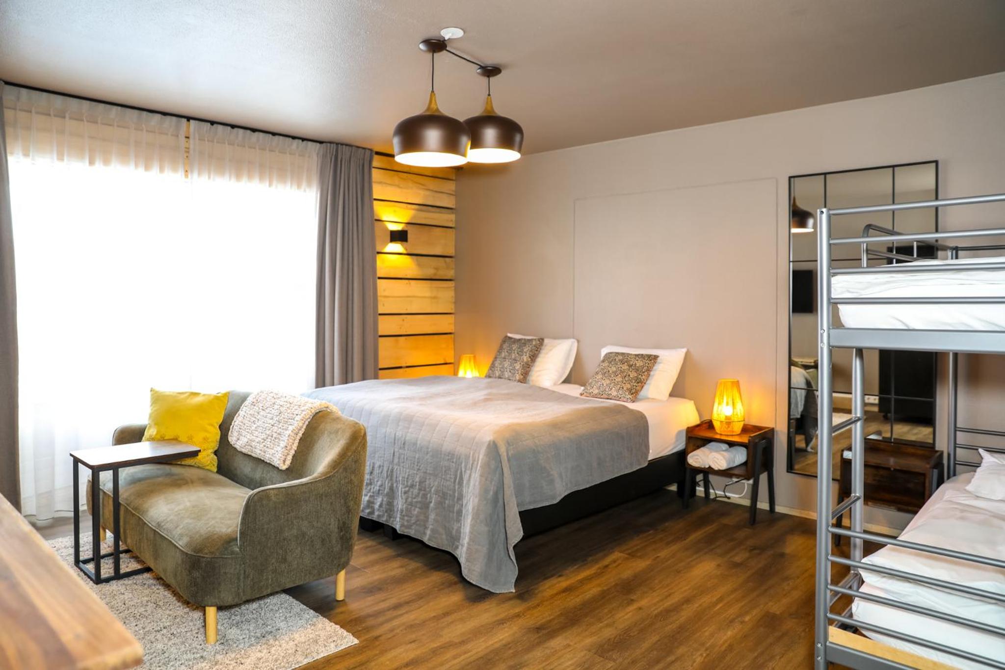 Private Family Room with Shared Bathroom photo 1