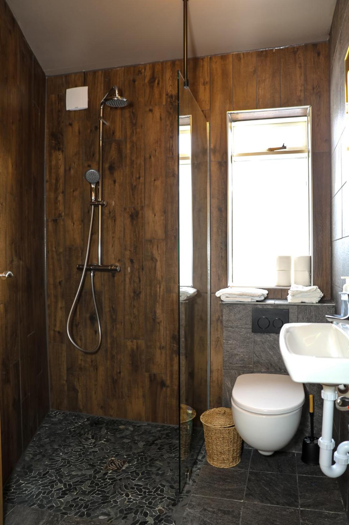 Private Triple Room with Shared Bathroom photo 1