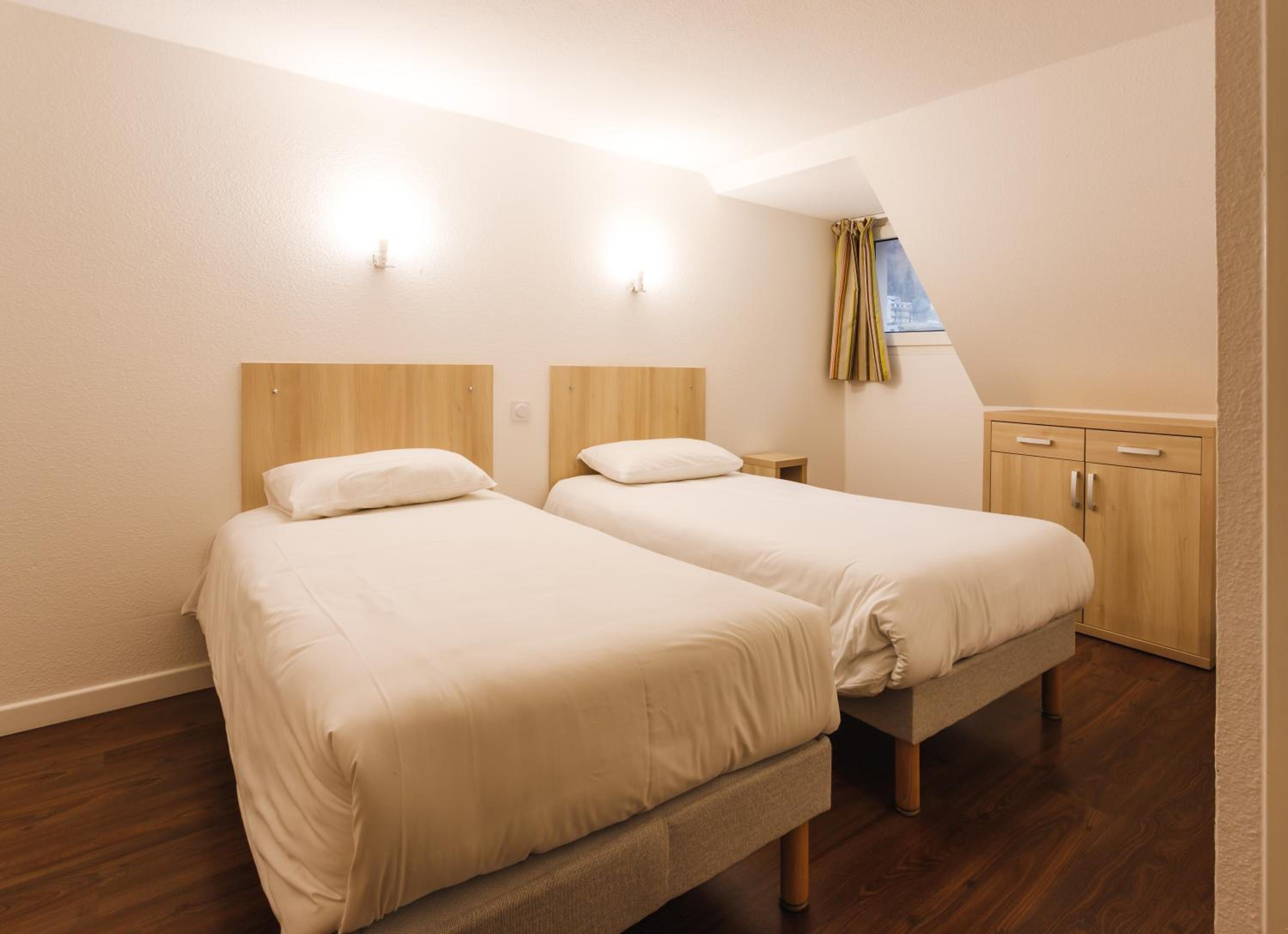 Family Duplex (4-6 people)