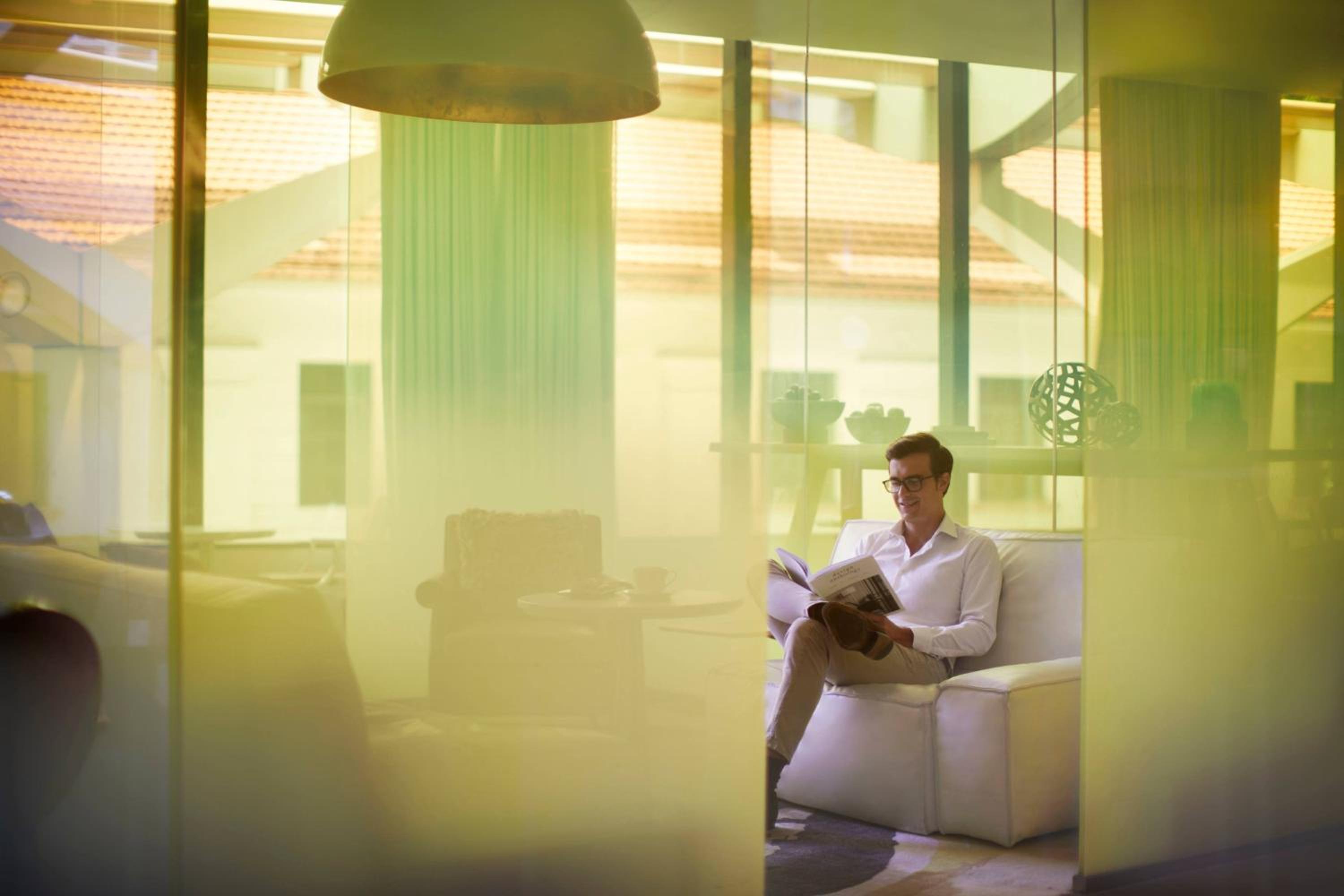 Premier Suite, Executive Lounge Access, 1 King thumbnail 5