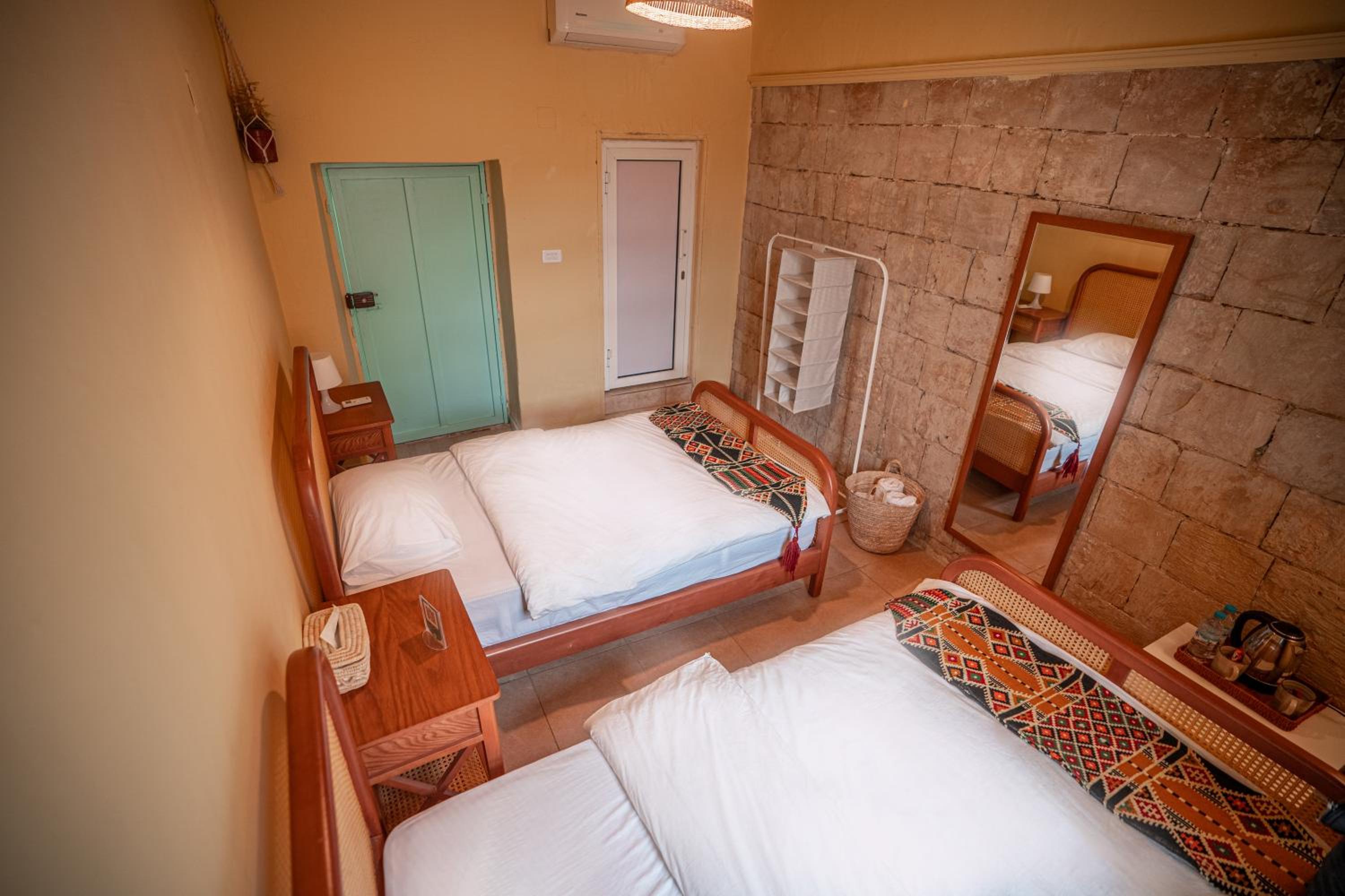 Standard Twin Room - Photo 1