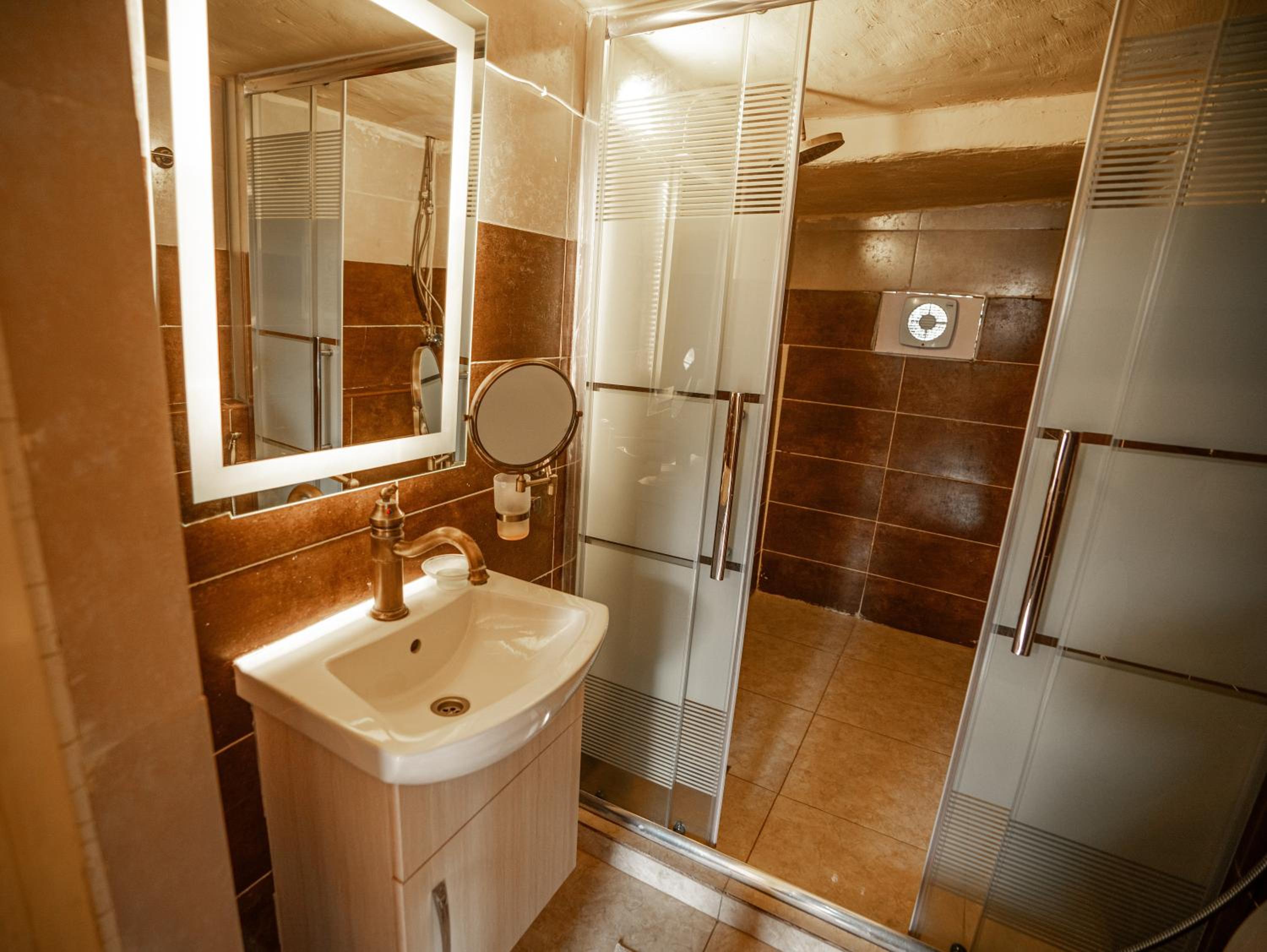 Standard Twin Room - Photo 7