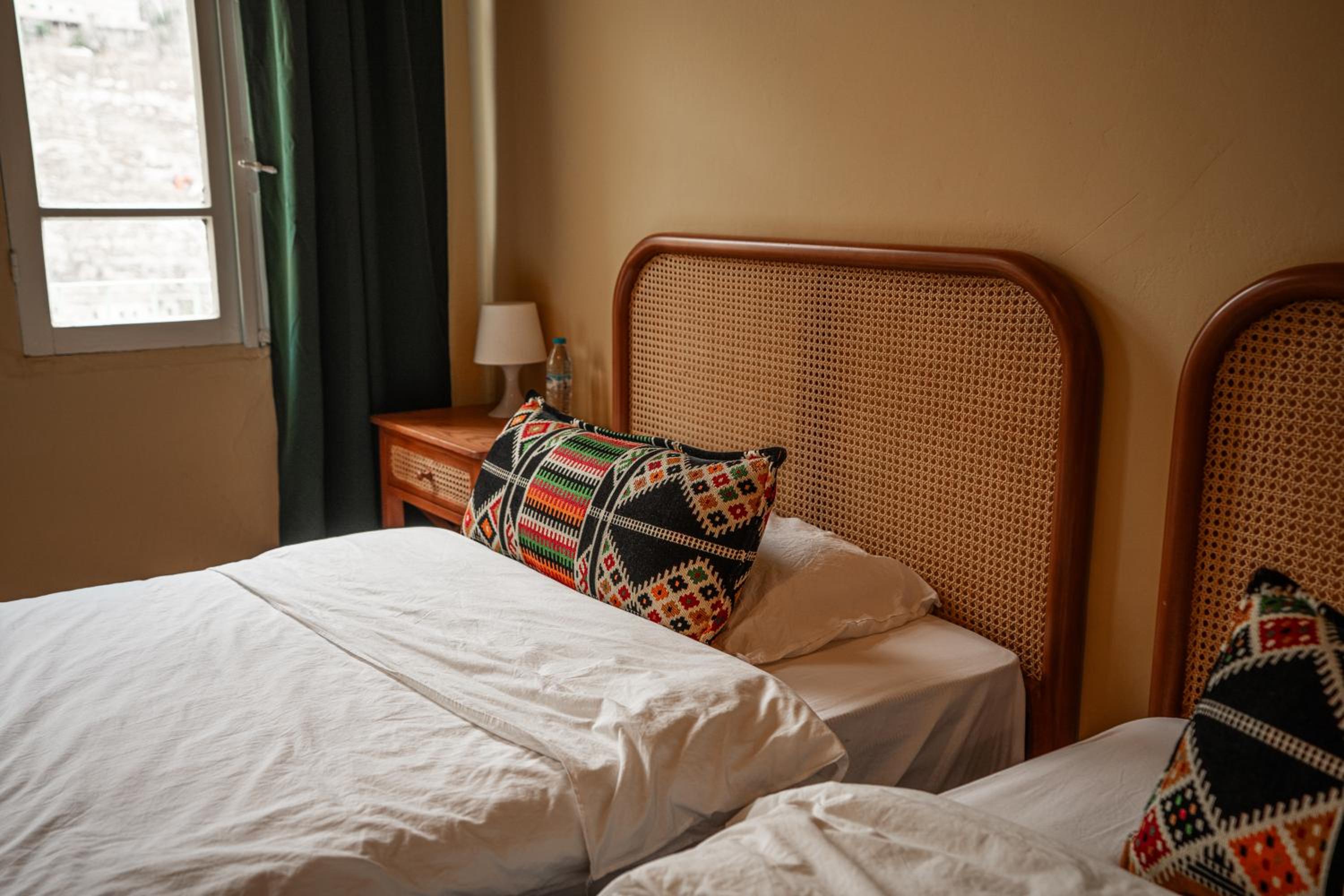 Standard Twin Room - Photo 6
