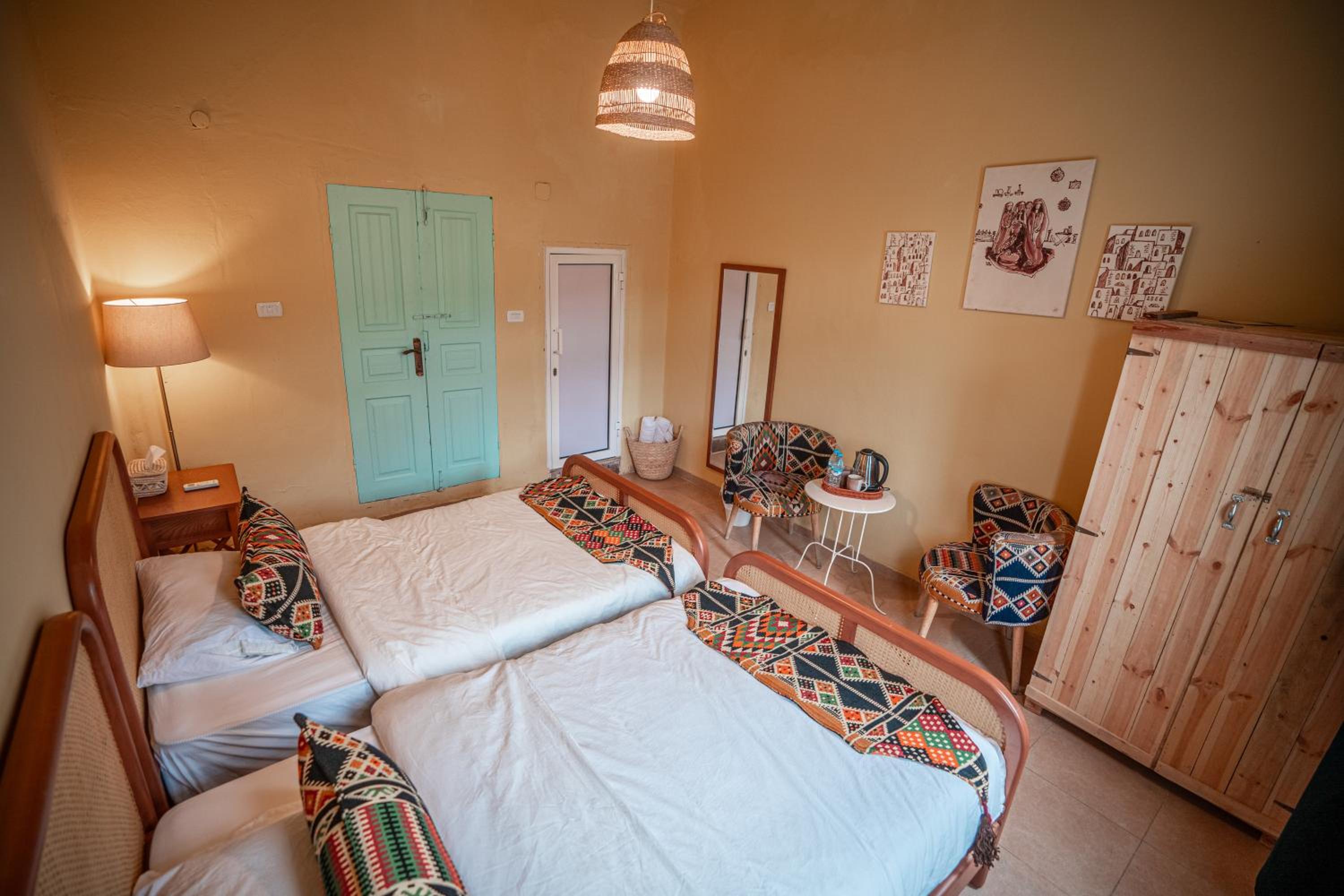 Standard Twin Room - Photo 3