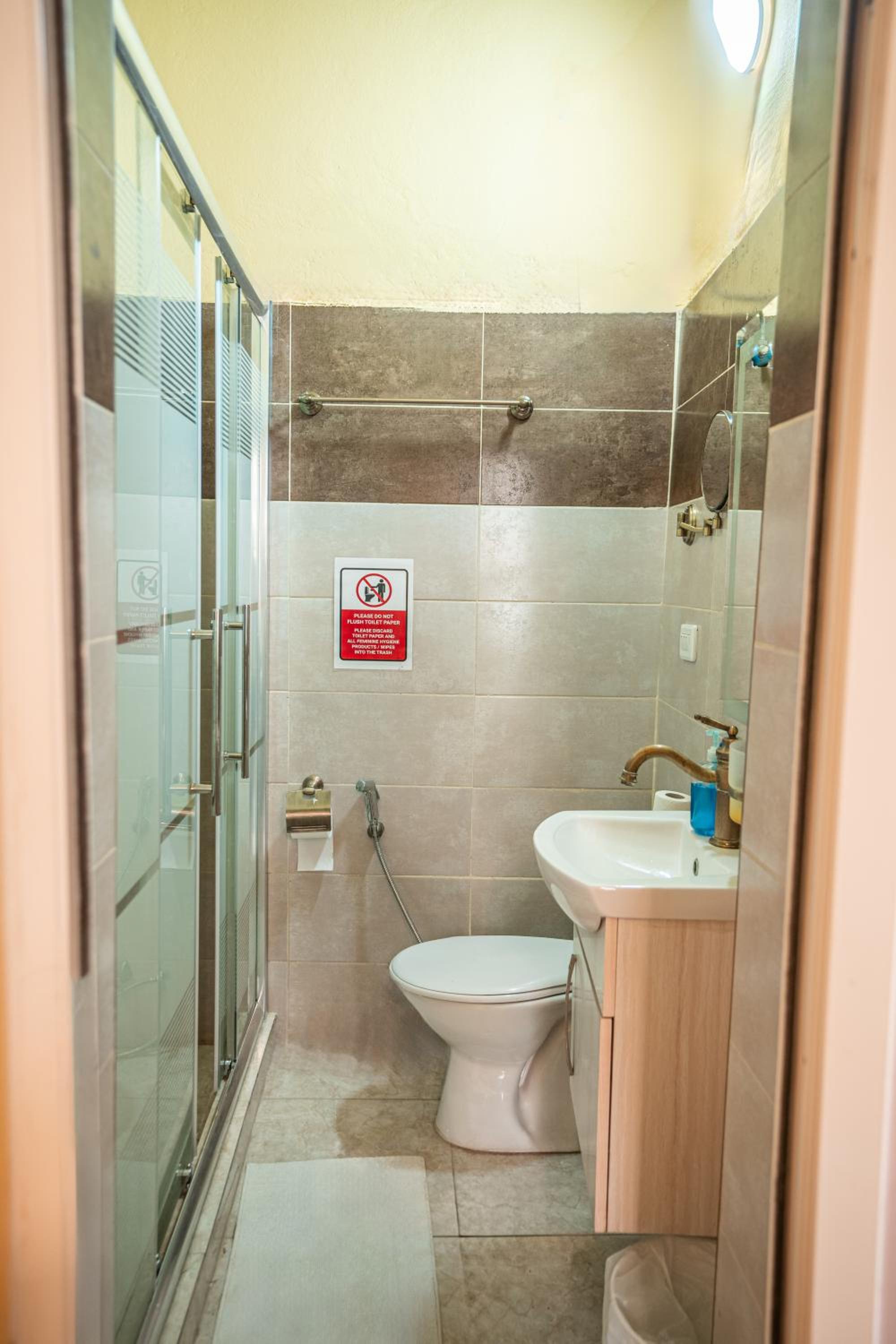Double Room with Balcony - Photo 8