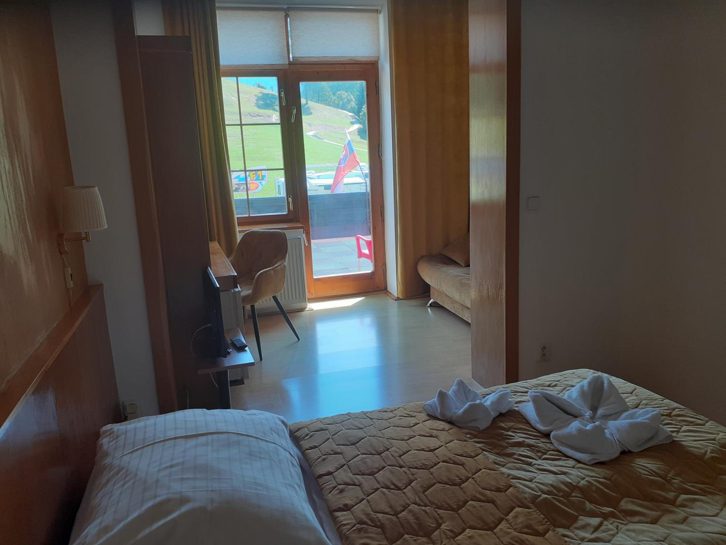 Apartment with Terrace - Photo 4
