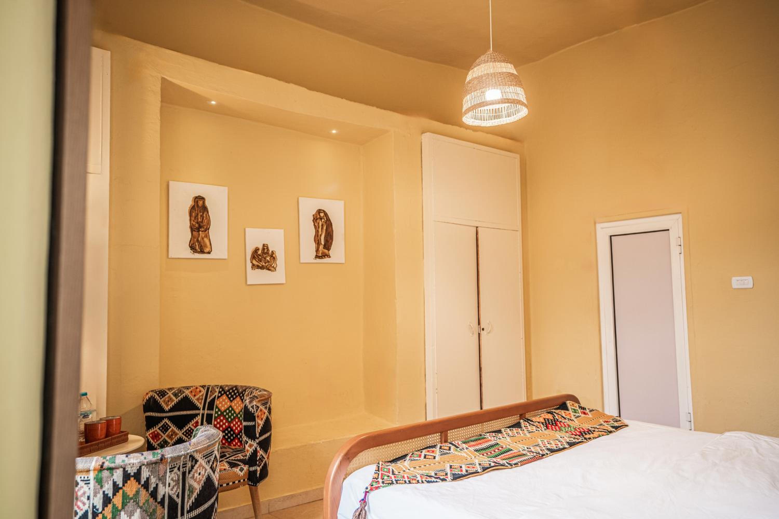 Double Room with Balcony - Photo 10