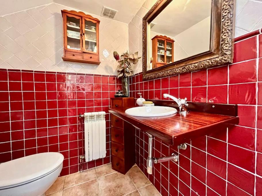 Three-Bedroom House photo 2