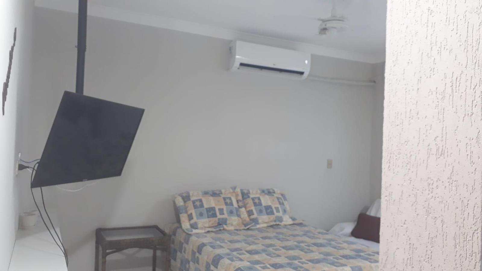 One-Bedroom House photo 1