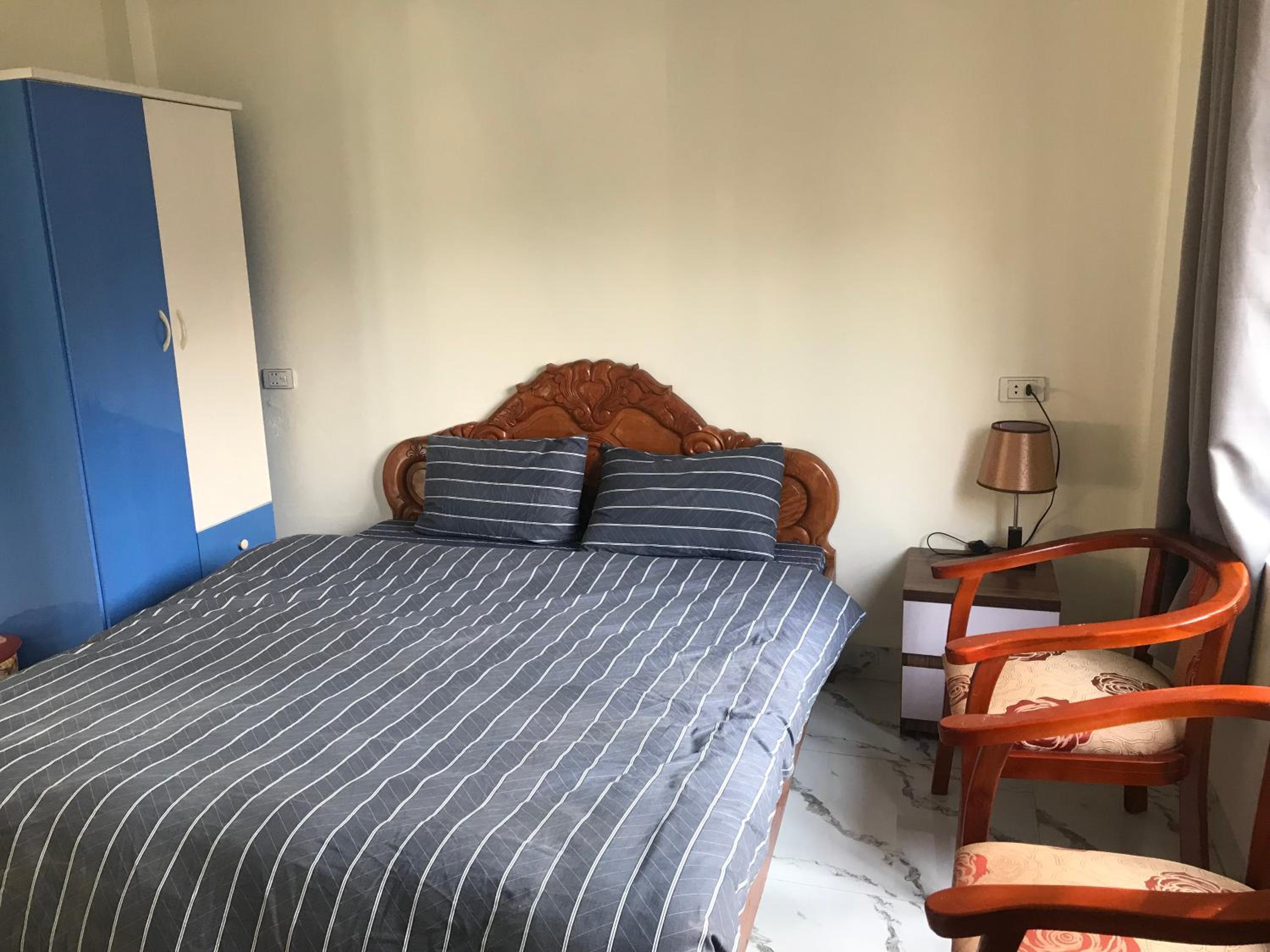 Standard King Room - Photo 8