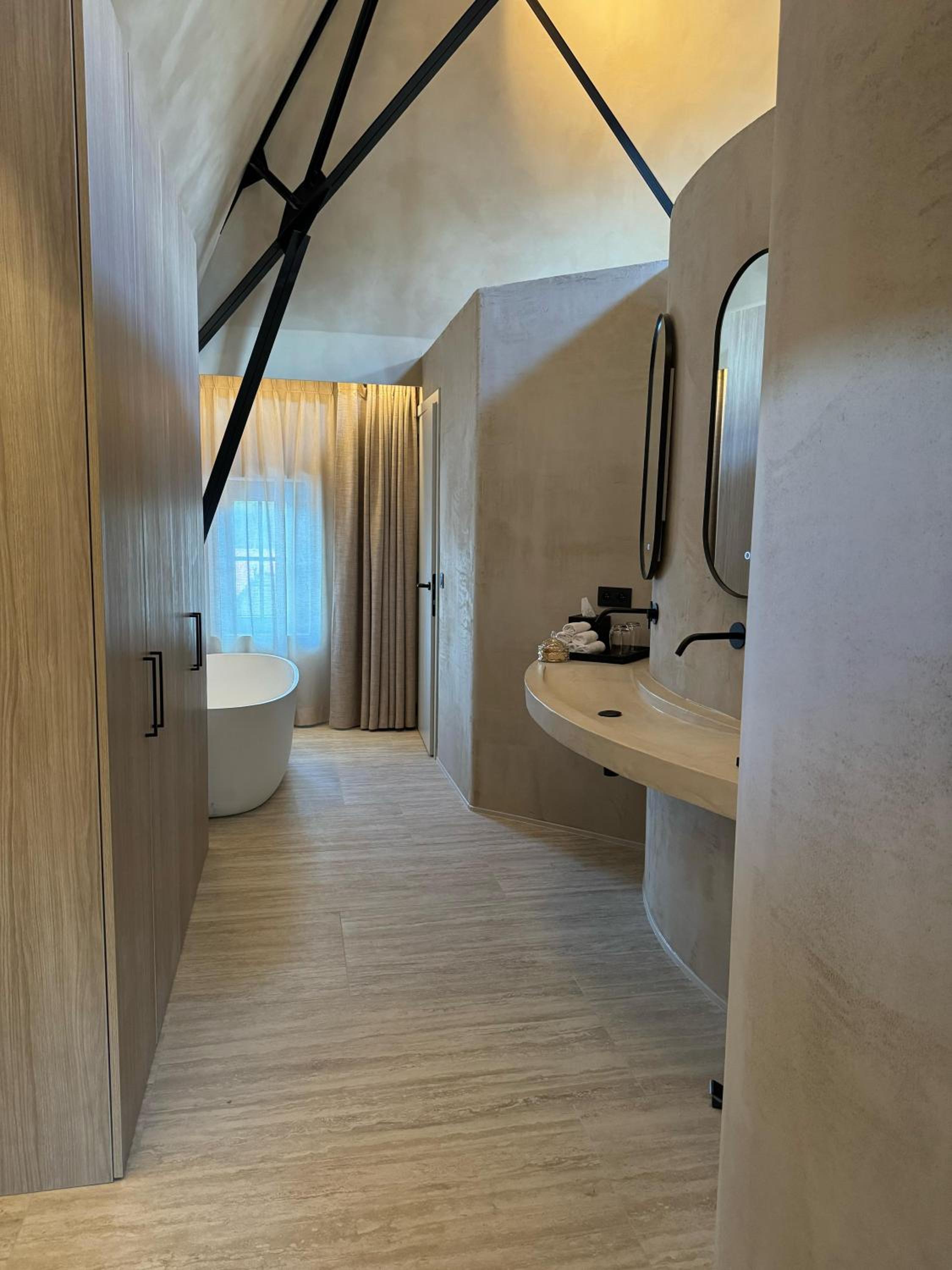 Junior Suite with Balcony photo 3