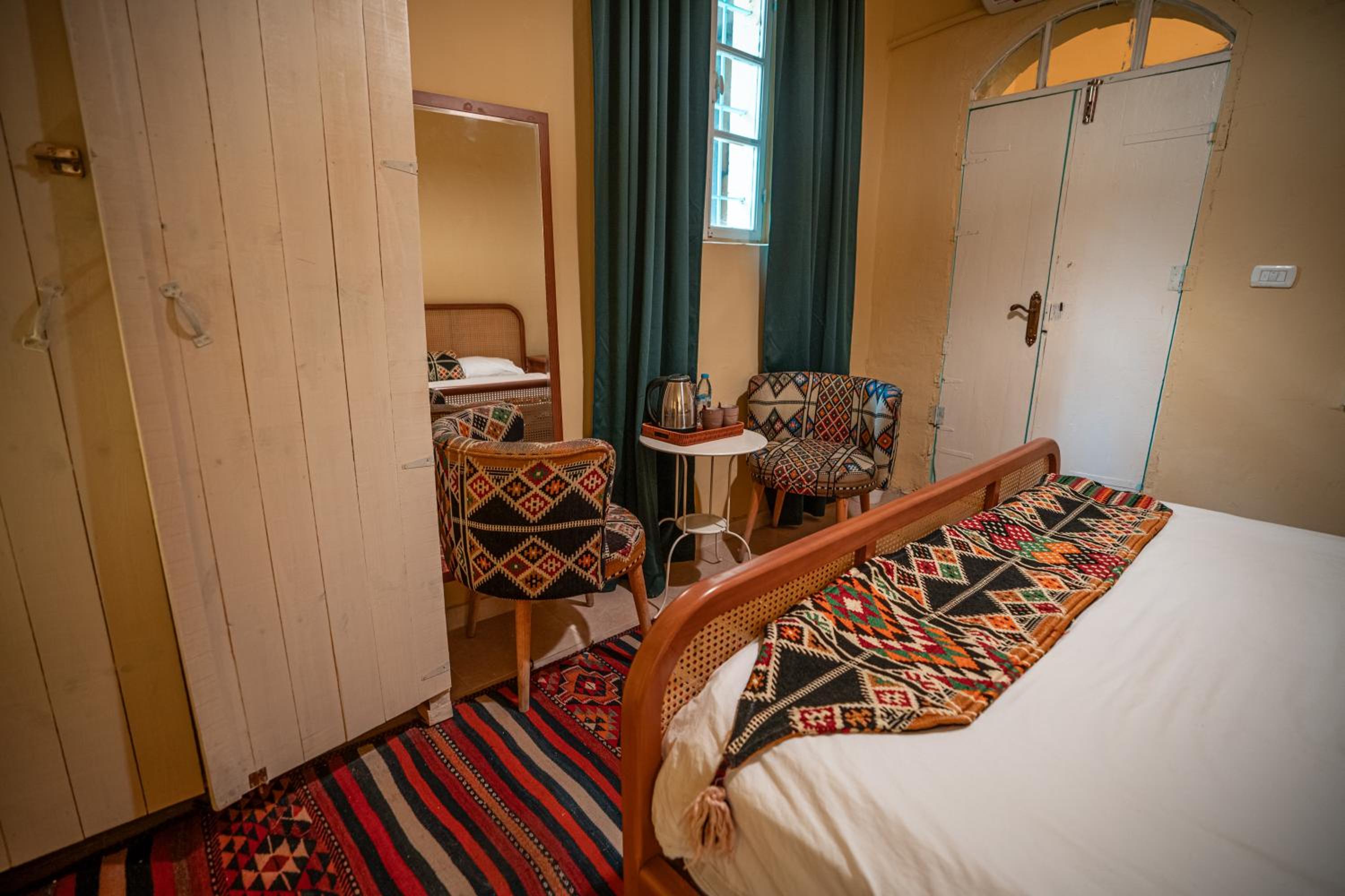 Standard Double or Twin Room - Photo 9