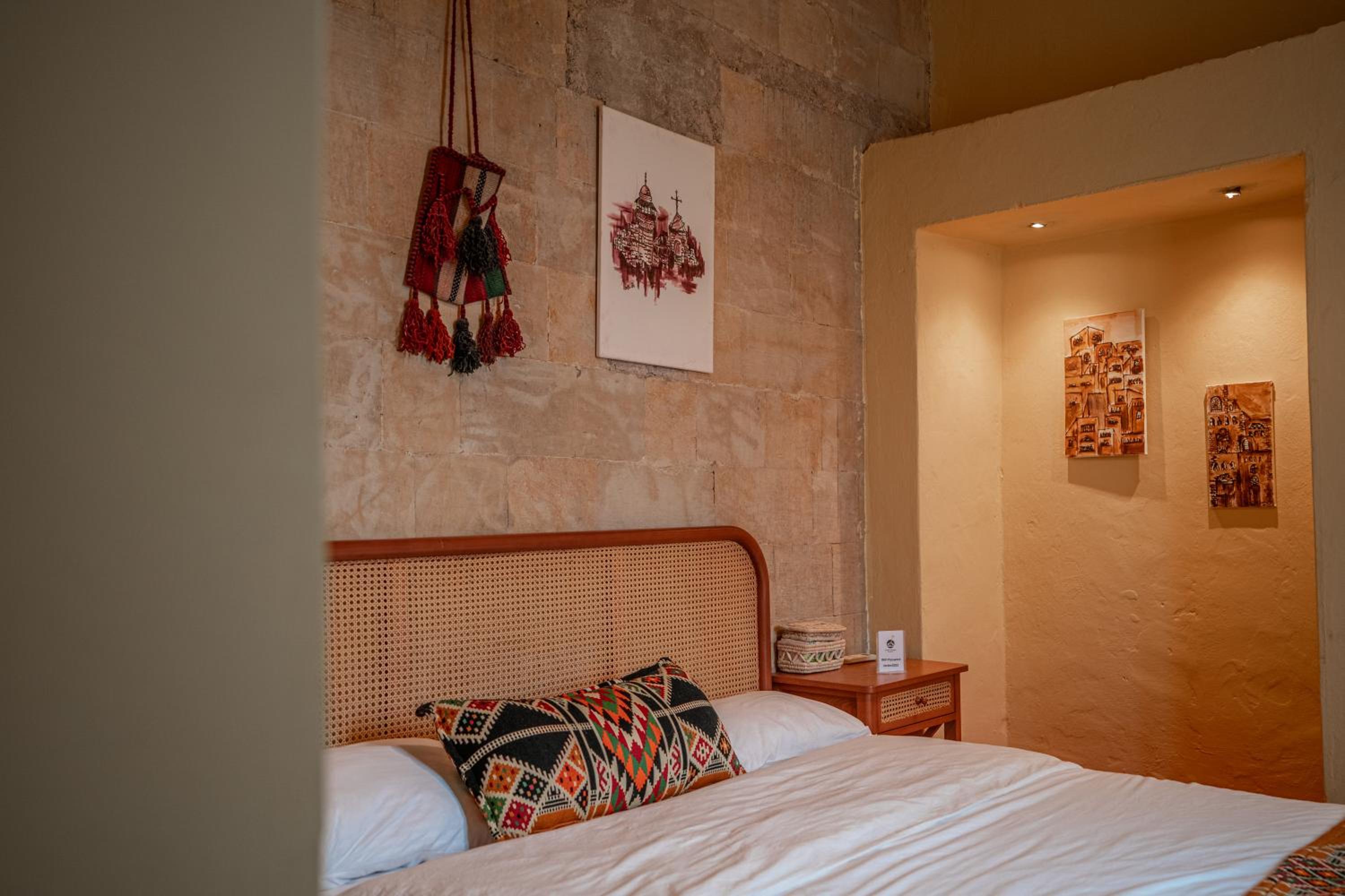 Standard Double or Twin Room - Photo 12