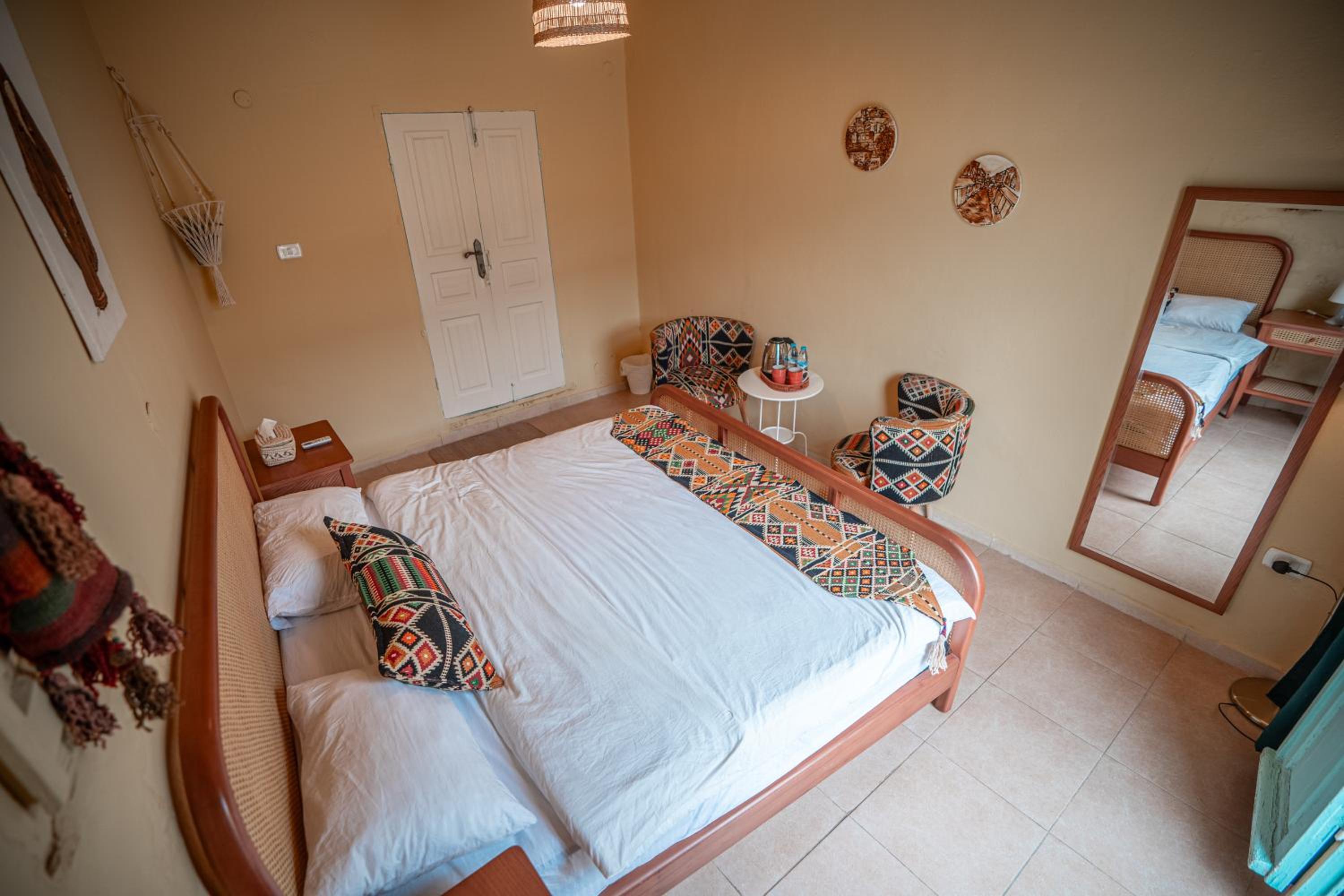 Double Room with Balcony - Photo 18