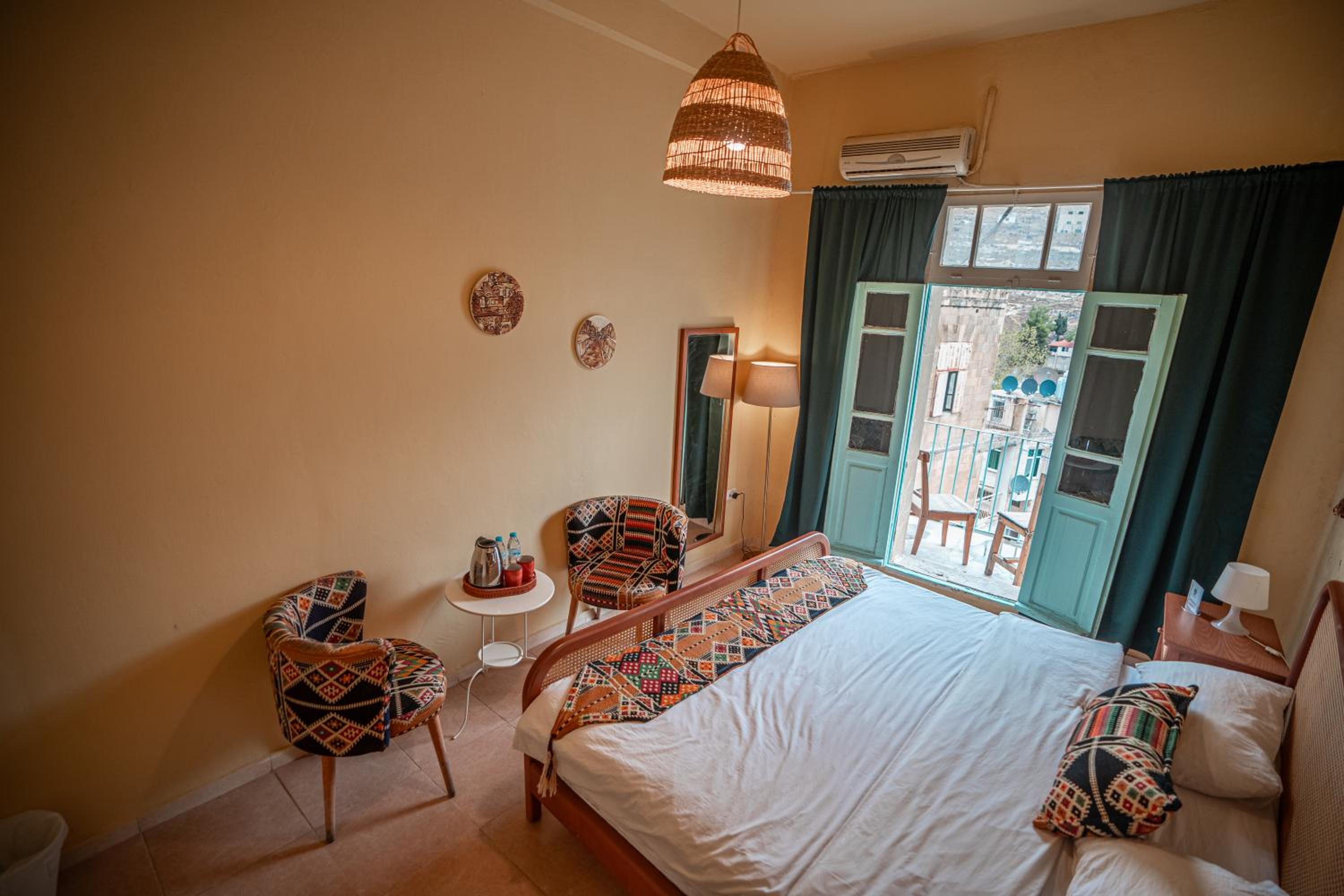 Double Room with Balcony - Photo 15