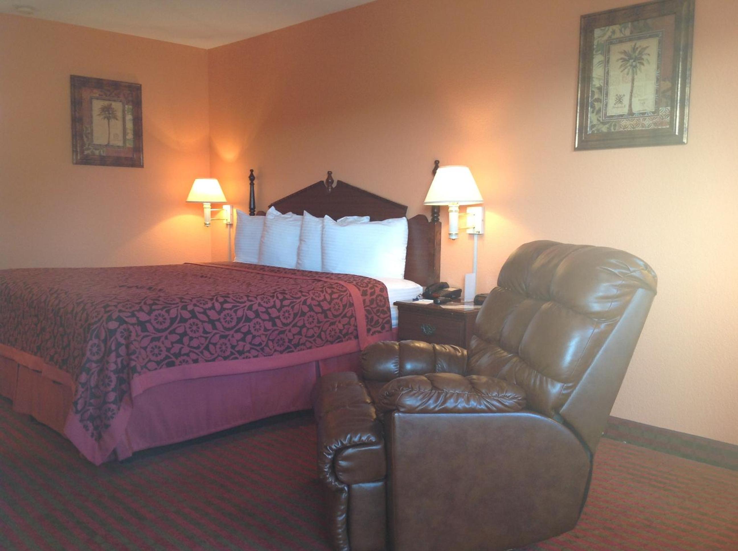 King Room - Disability Access/Non-Smoking - Photo 4