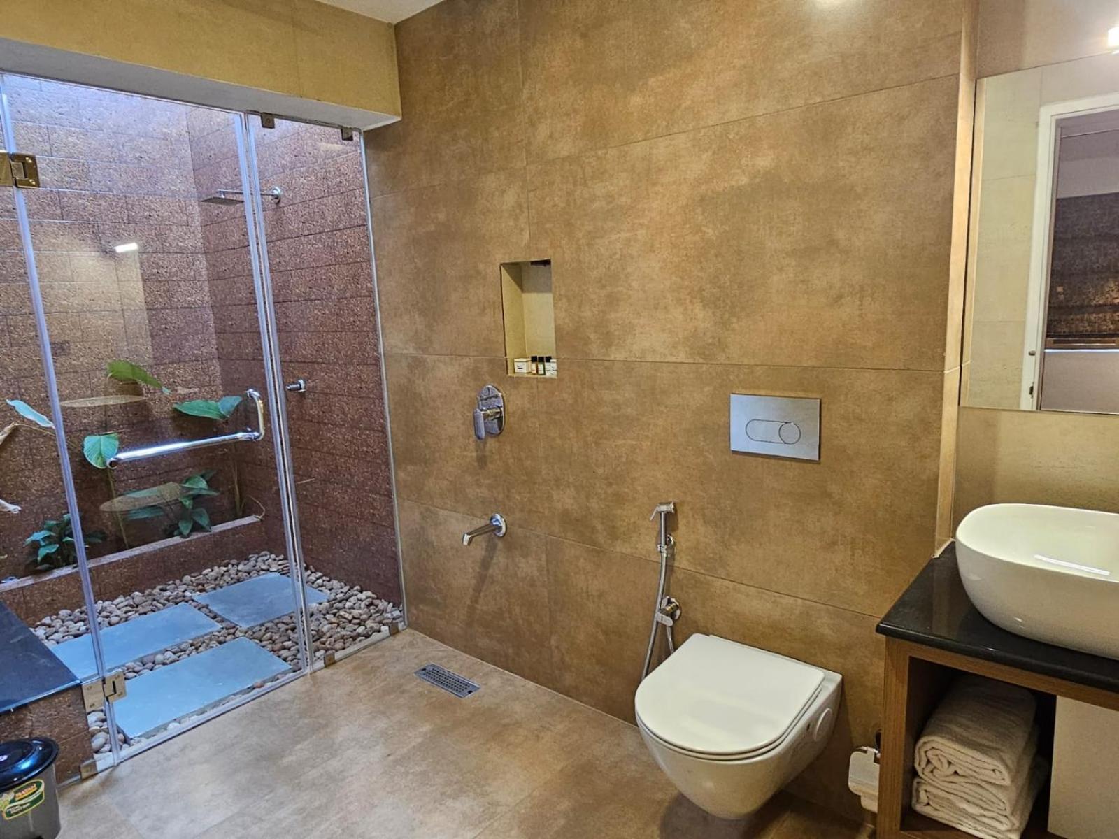 Executive Suite - Photo 2