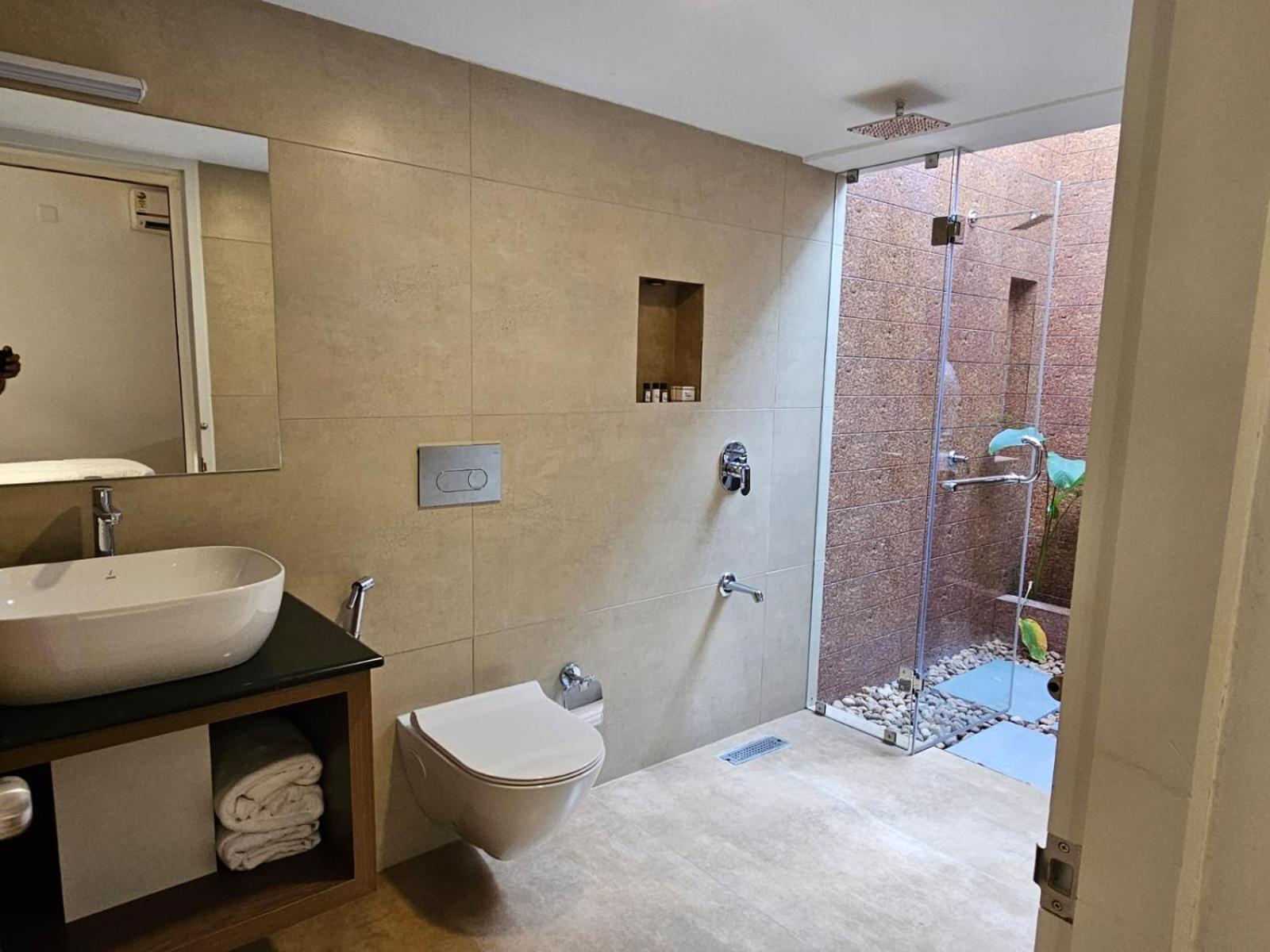 Executive Suite - Photo 25
