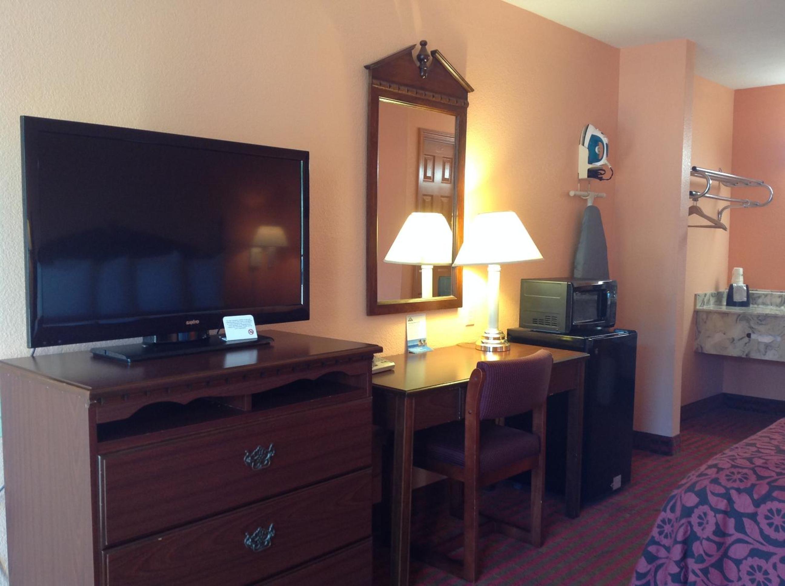King Room - Disability Access/Non-Smoking - Photo 5