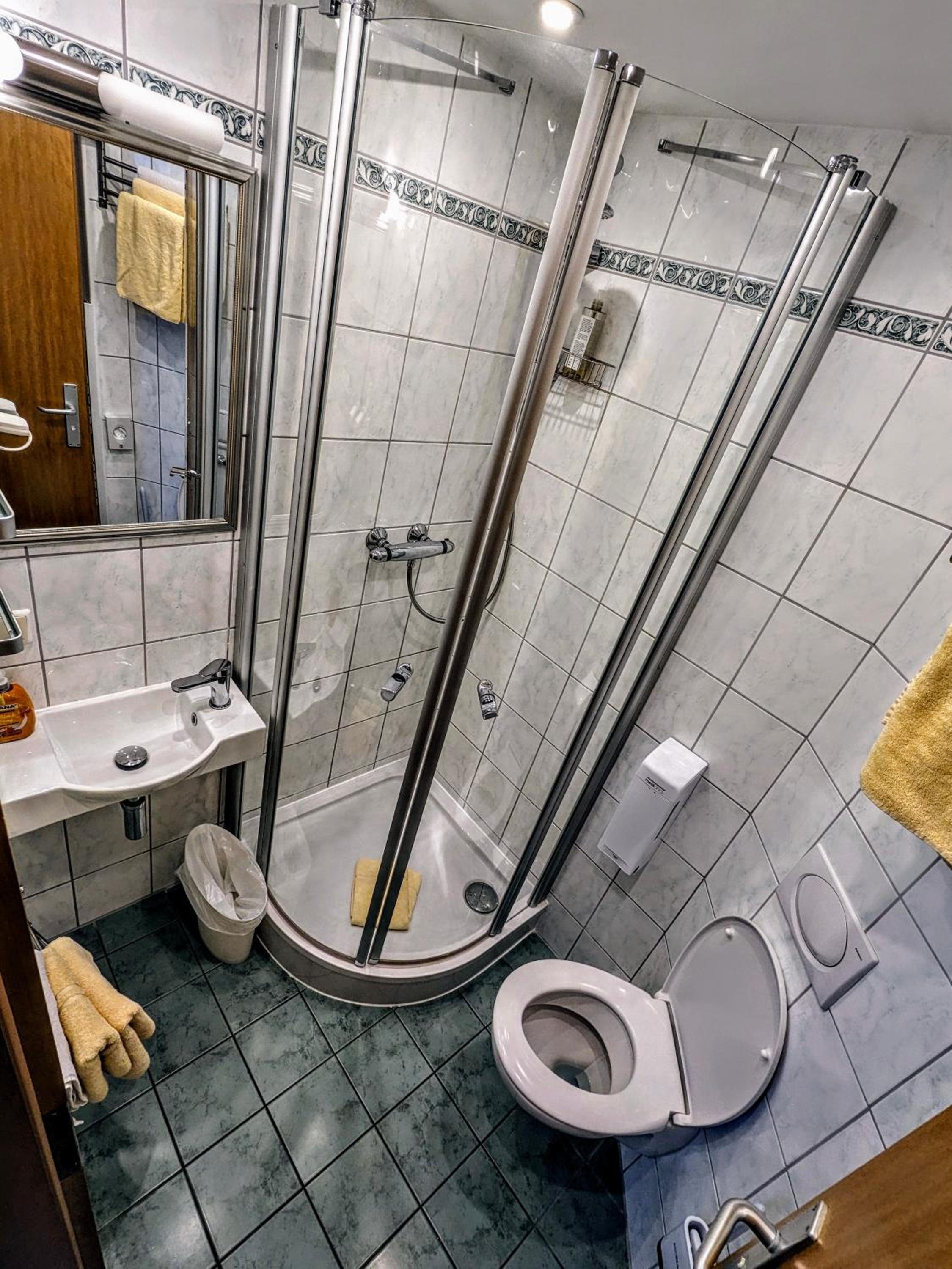 Family Room with Bathroom photo 3
