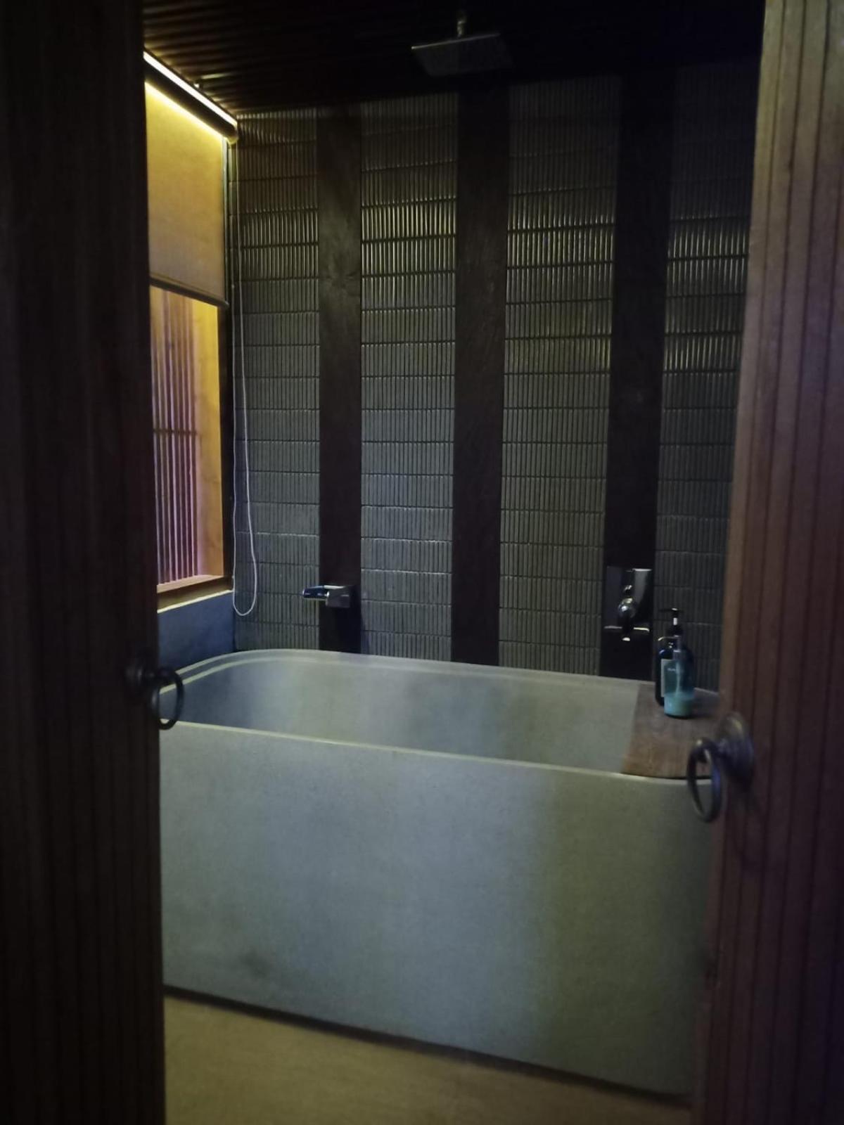 Deluxe Double Room (2 Adults + 1 Child) photo 1