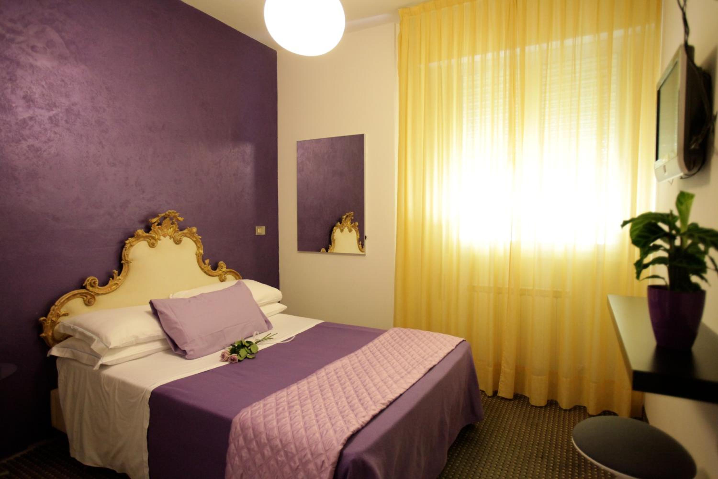 Double Room - Photo 3