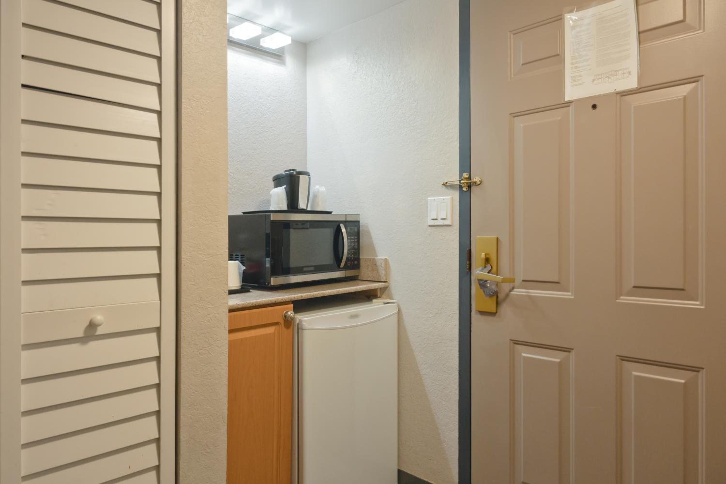 One-Bedroom King Suite - Non-Smoking - Photo 9