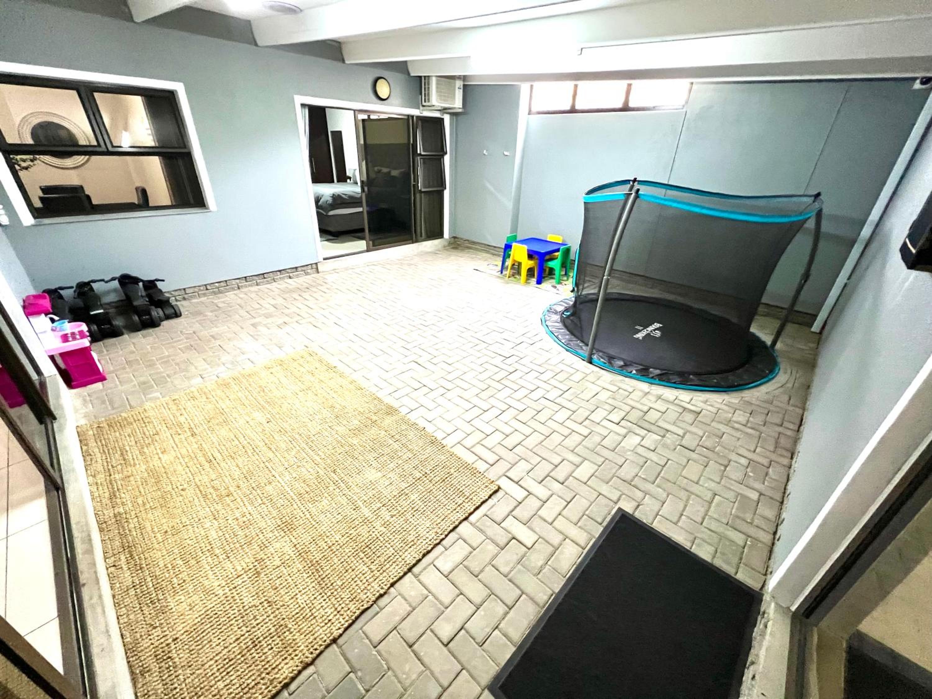 Three-Bedroom House photo 3