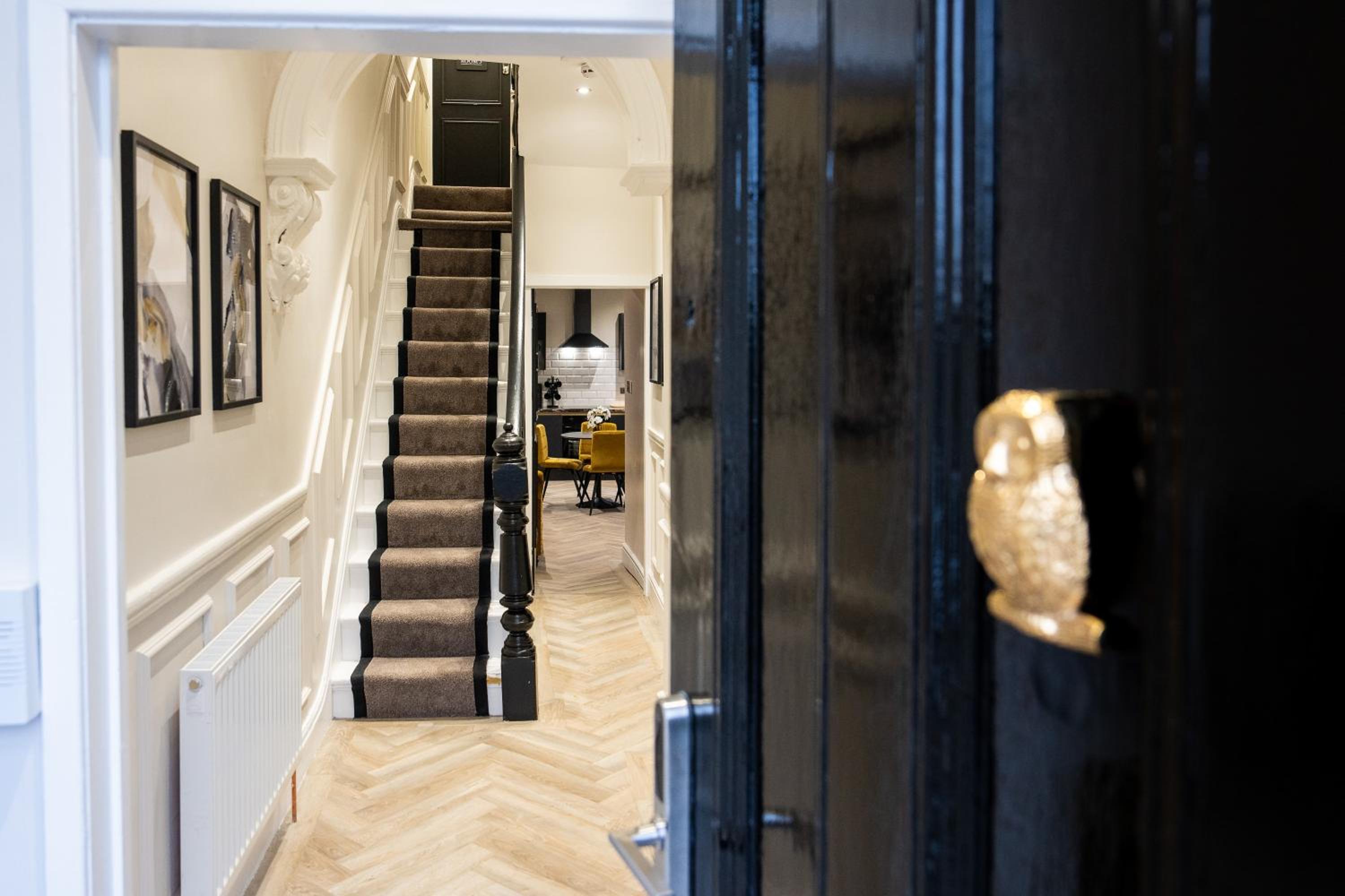 Seven-Bedroom House photo 1