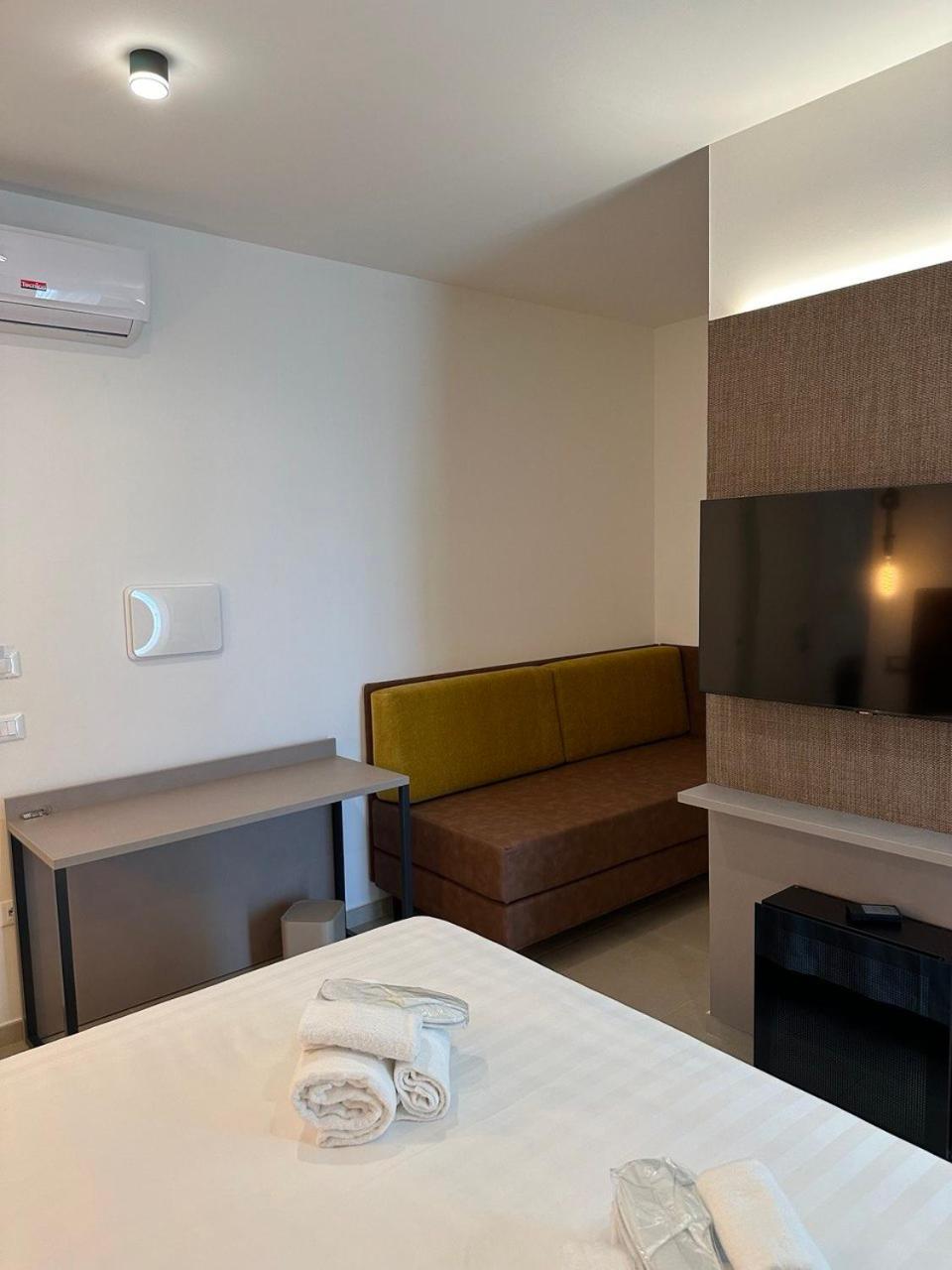 Double Room with Private Bathroom photo 2