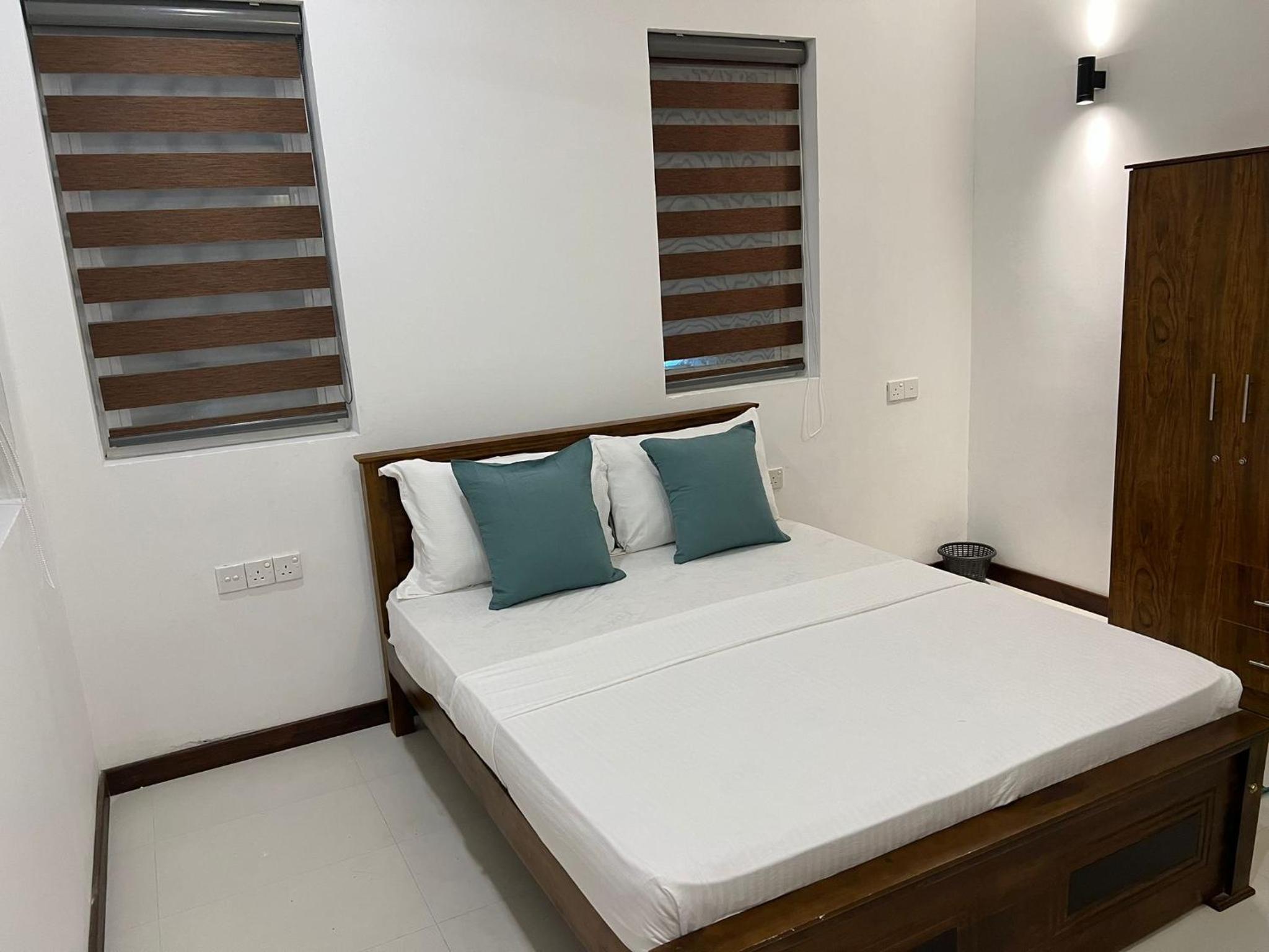 Deluxe Room (2 Adults + 1 Child) - Photo 2
