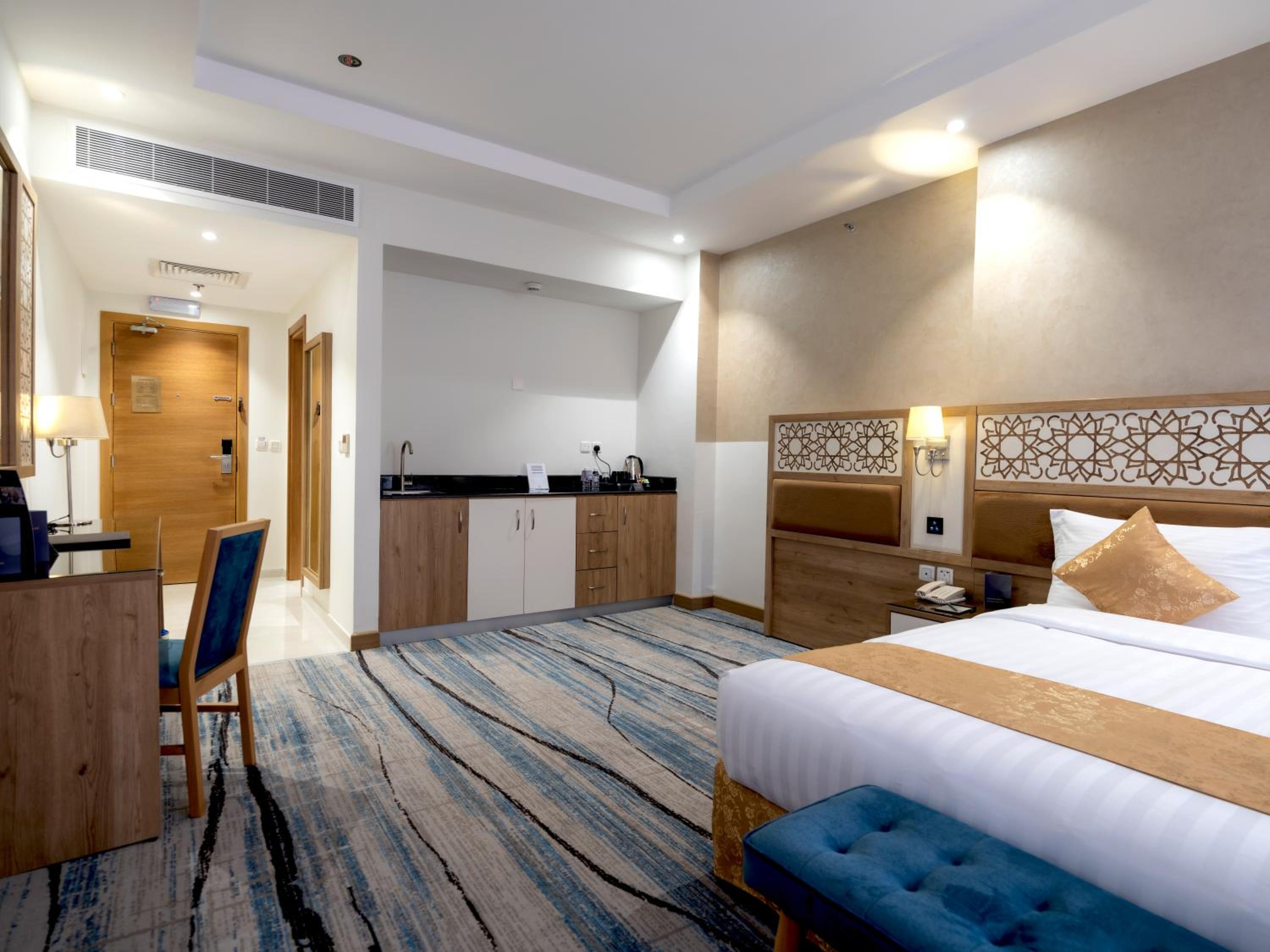 Deluxe King Room - Photo 1