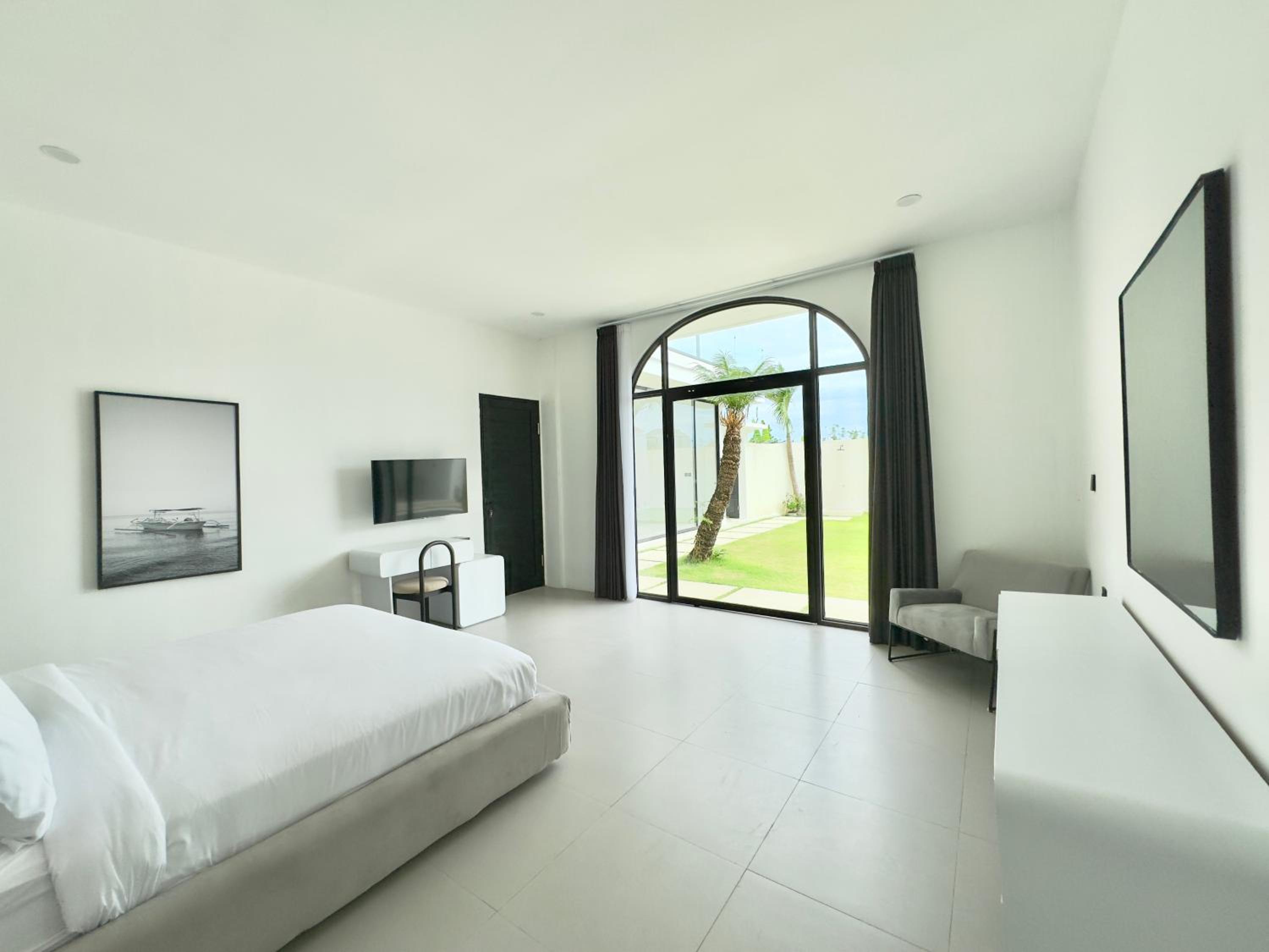 King Room With Pool View