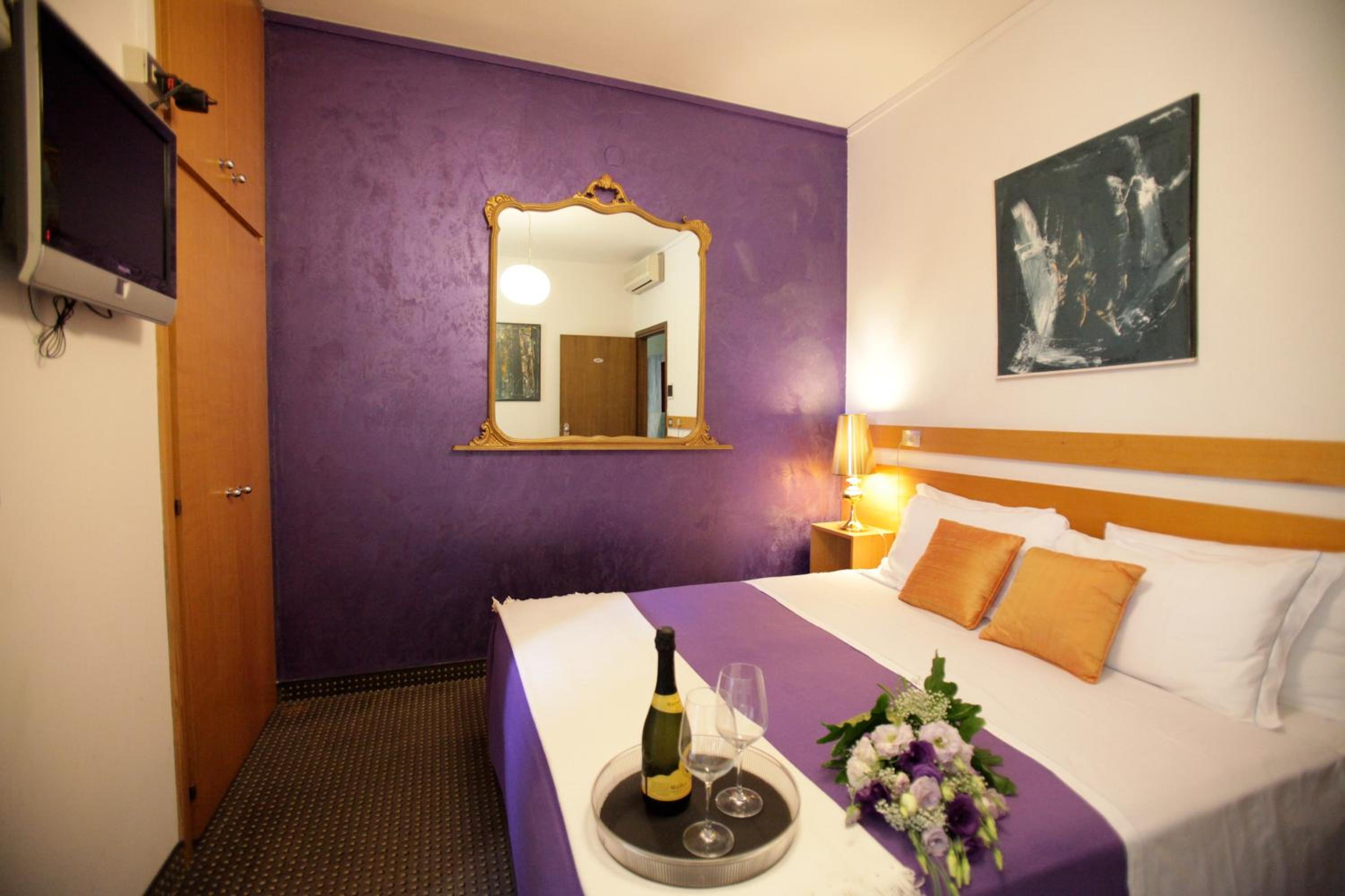 Double Room - Photo 4