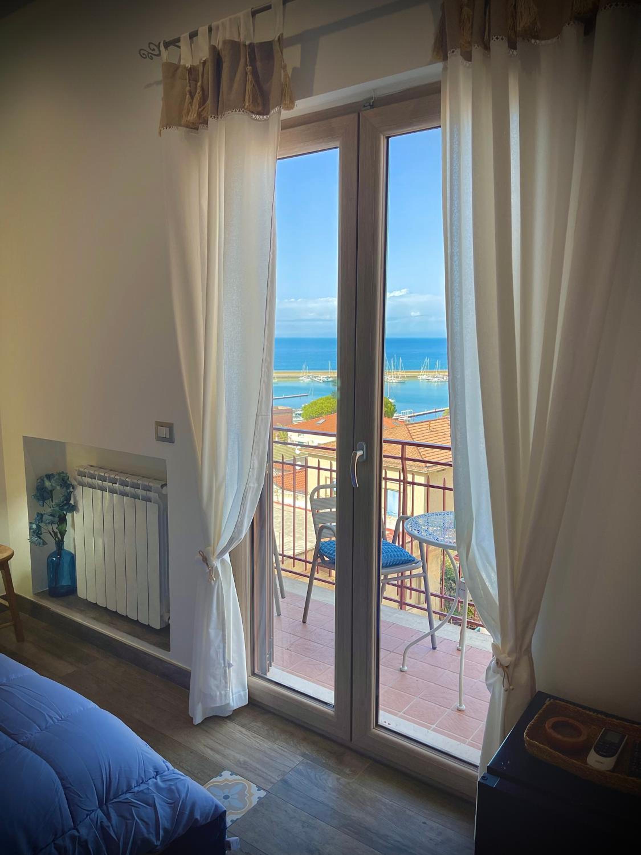 Deluxe Double Room with Balcony and Sea View - Photo 7