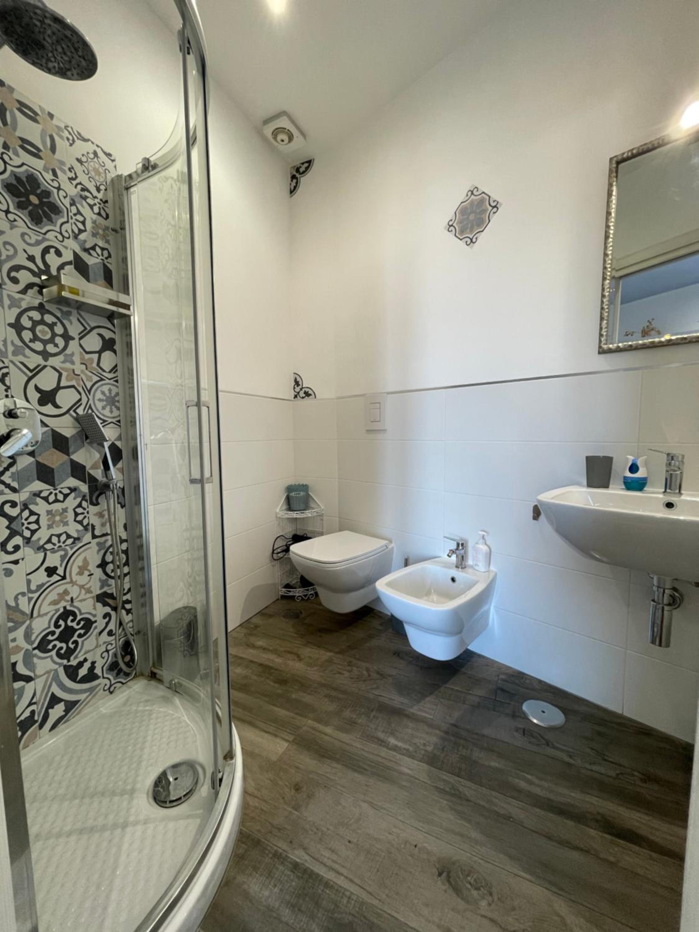 Deluxe Double Room with Balcony and Sea View - Photo 13