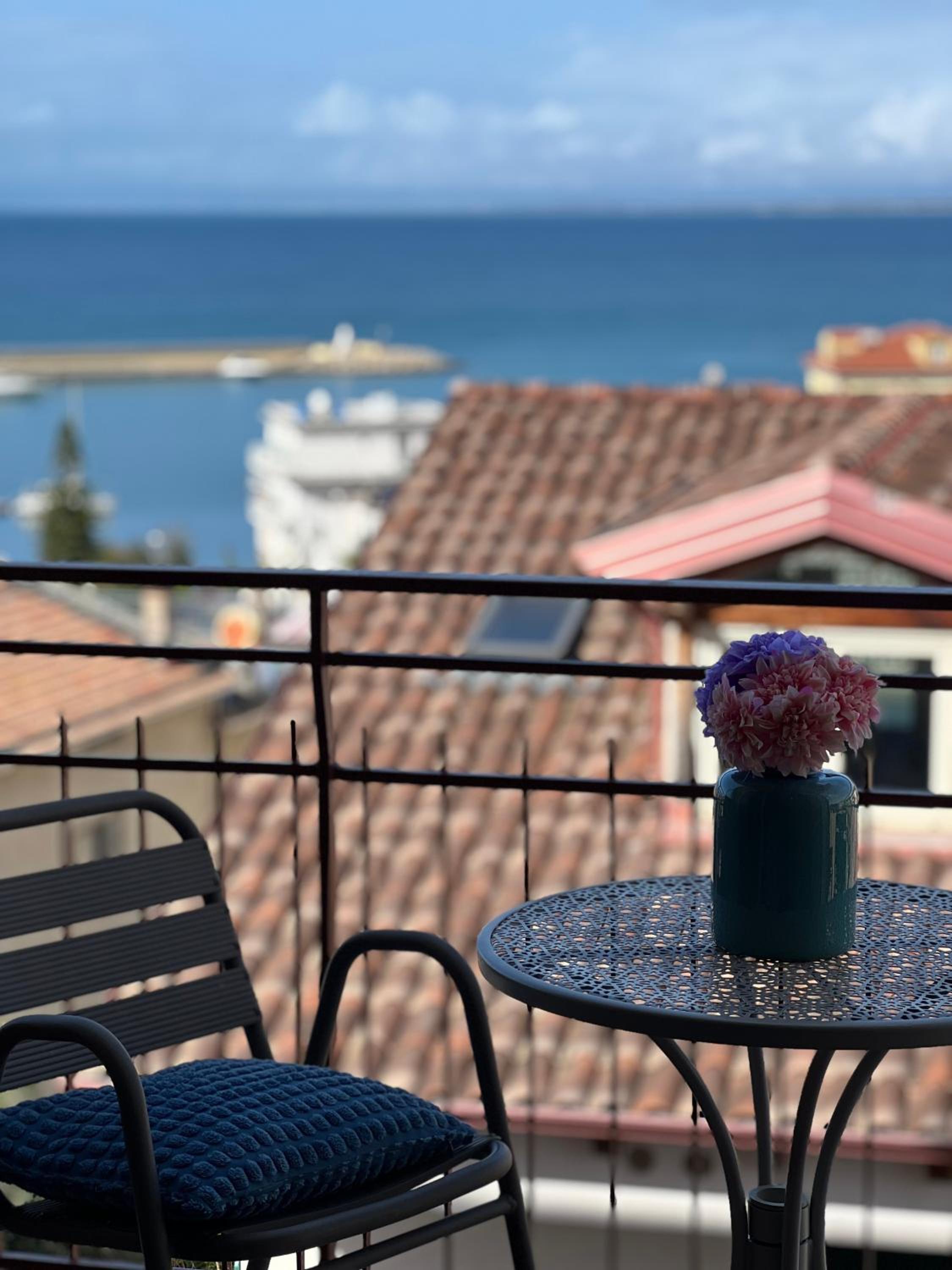Deluxe Double Room with Balcony and Sea View - Photo 4