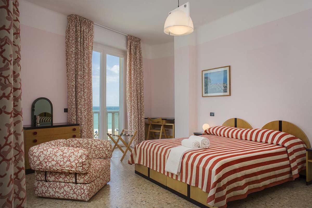 Standard Triple Room with Sea View - Photo 1